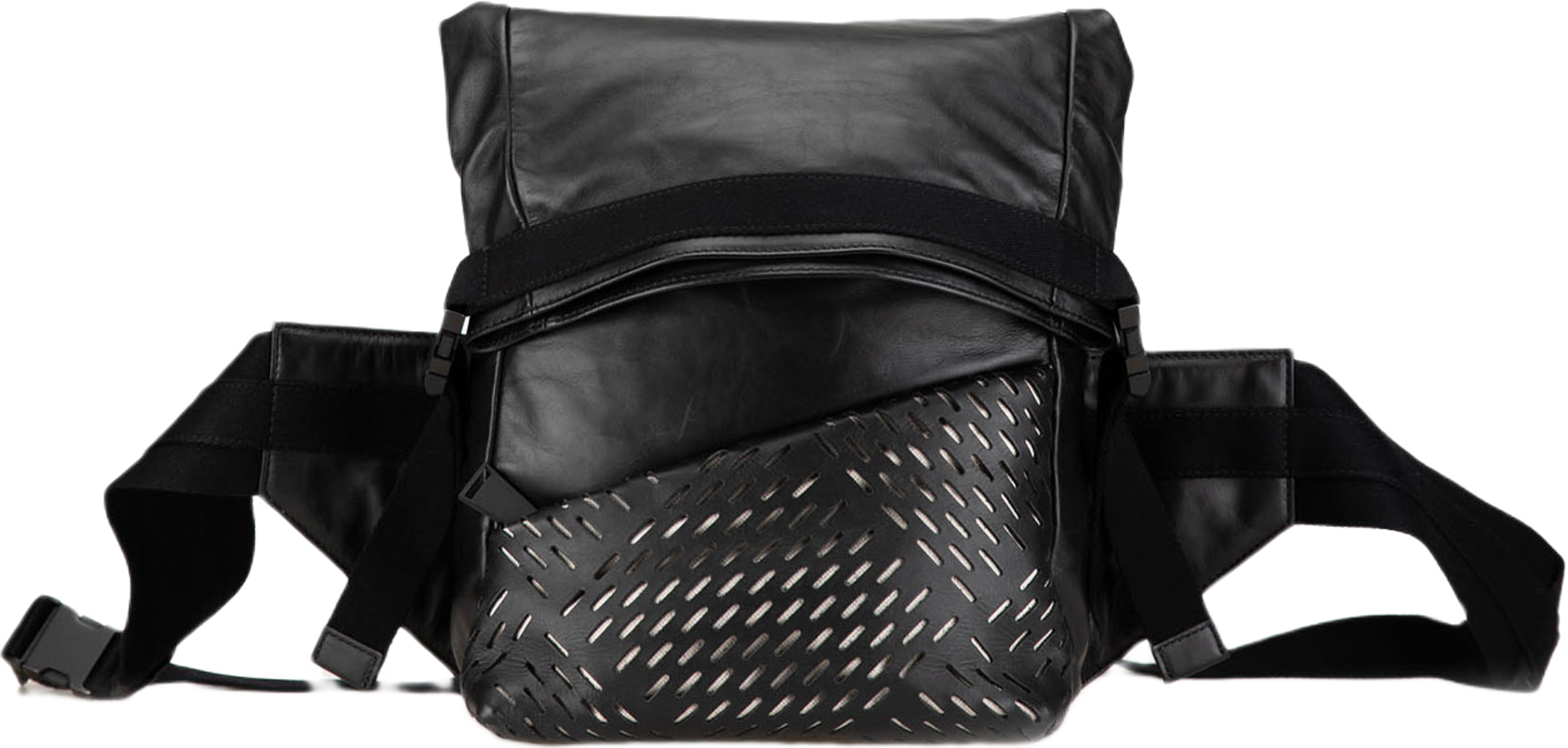 Bottega Veneta Perforated Leather Belt Bag, från Luxclusif, i färgen black. Klicka för att öppna bilden i stort format