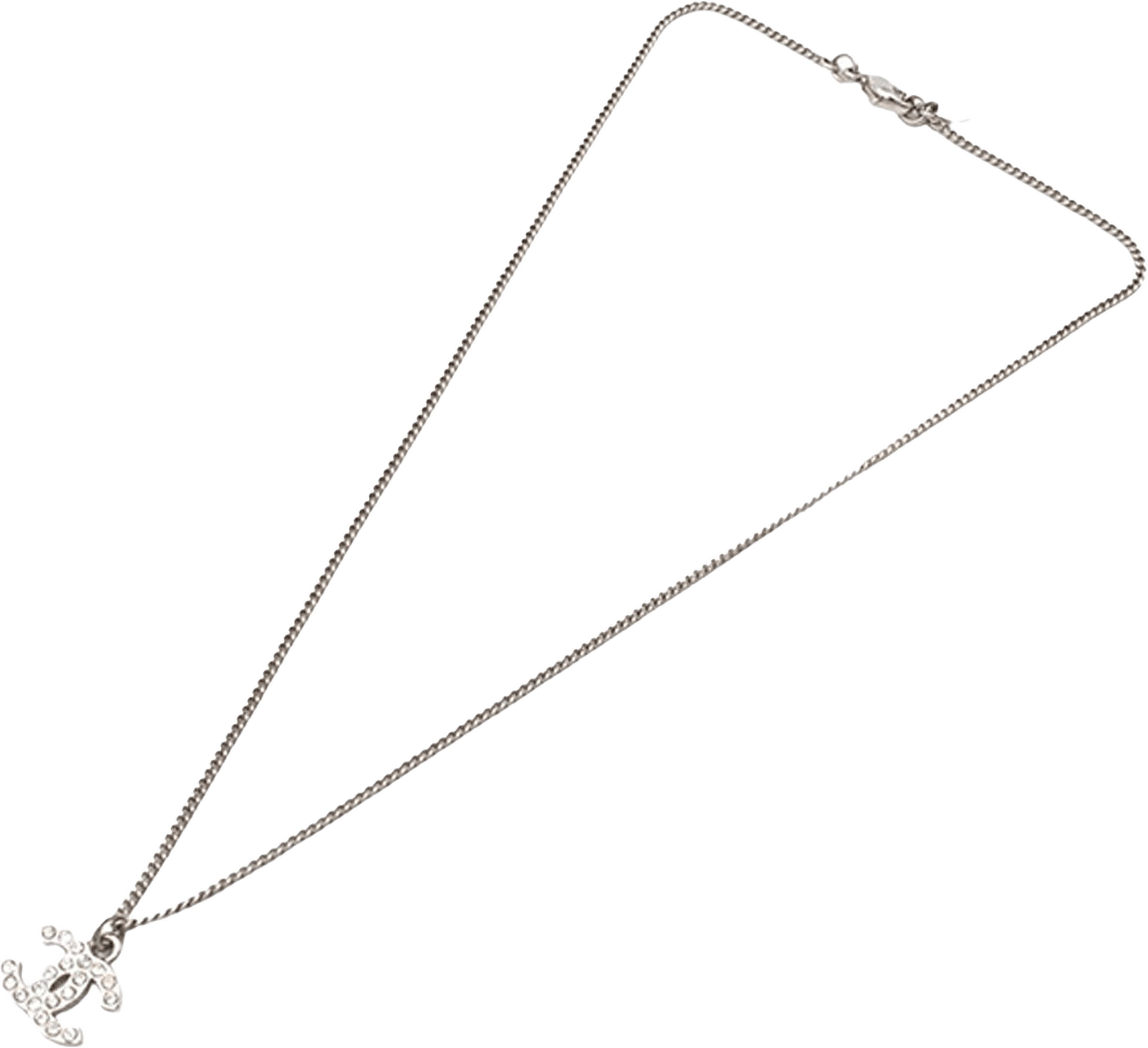 Chanel Cc Silver Plated Rhinestones Pendant Necklace, från Luxclusif, i färgen silver. Klicka för att öppna bilden i stort format