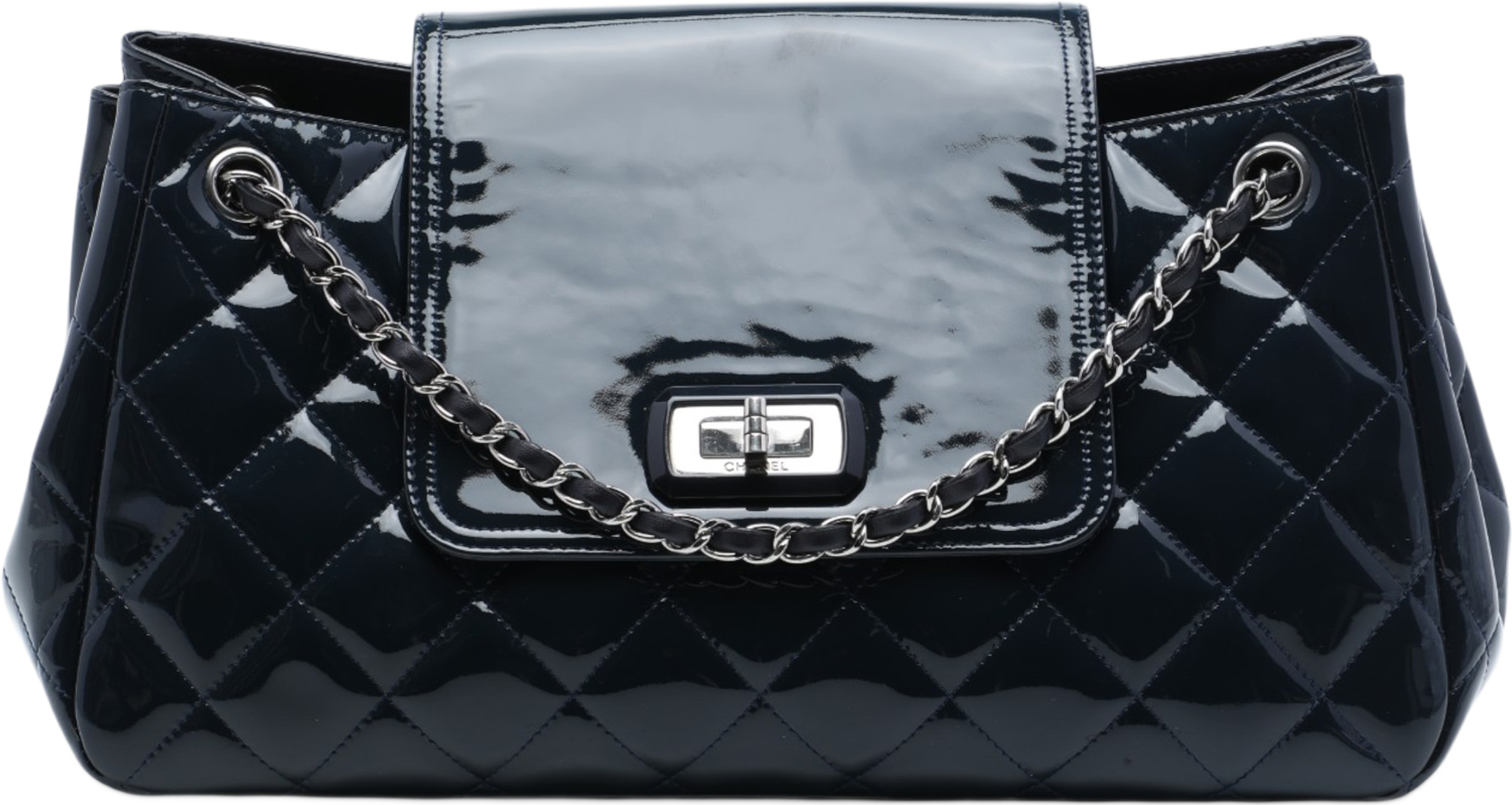 Chanel Quilted Patent Reissue 2.55 Accordion Flap, från Luxclusif, i färgen blå. Klicka för att öppna bilden i stort format