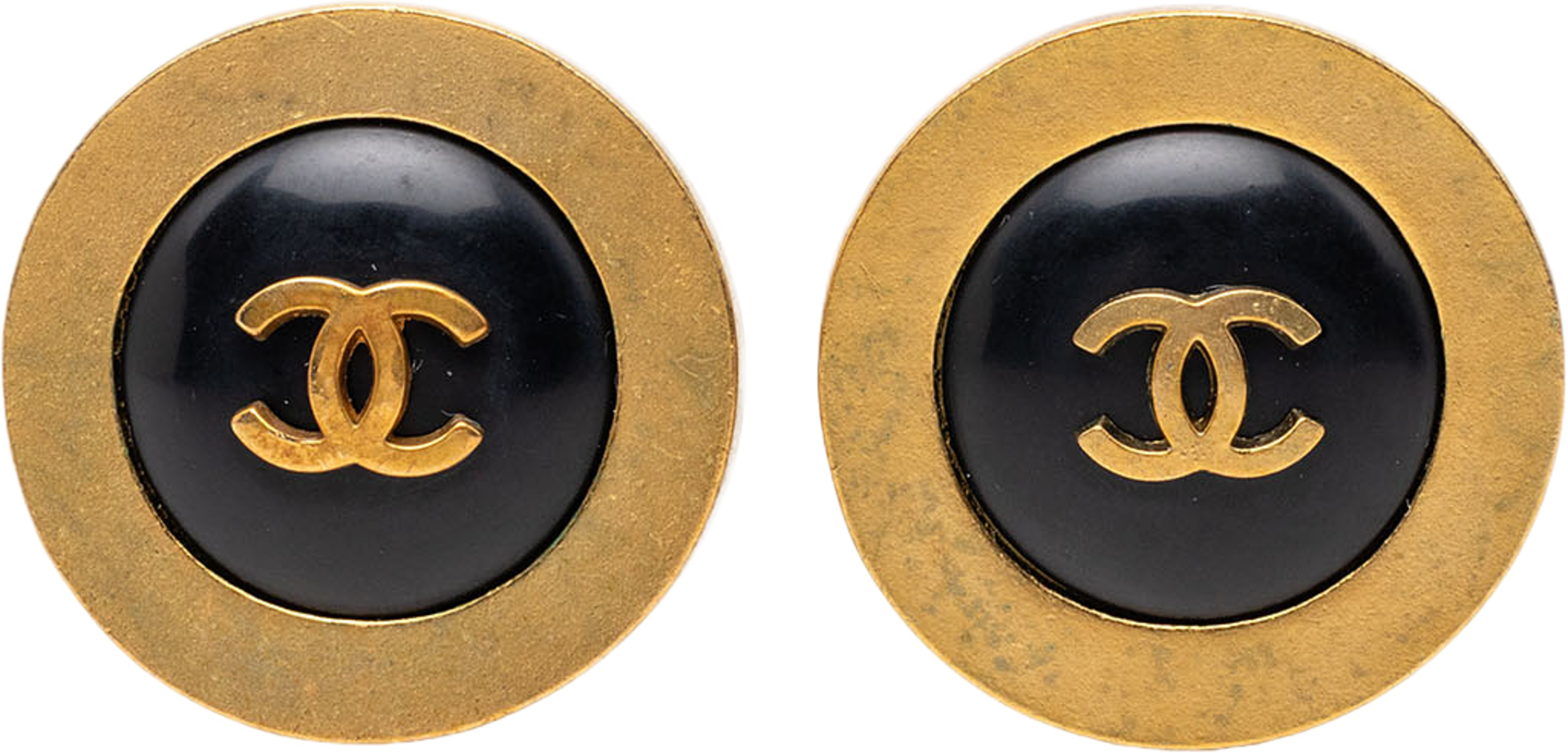 Chanel Cc Gold Plated Enamel Round Clip On Earrings, från Luxclusif, i färgen guld. Klicka för att öppna bilden i stort format