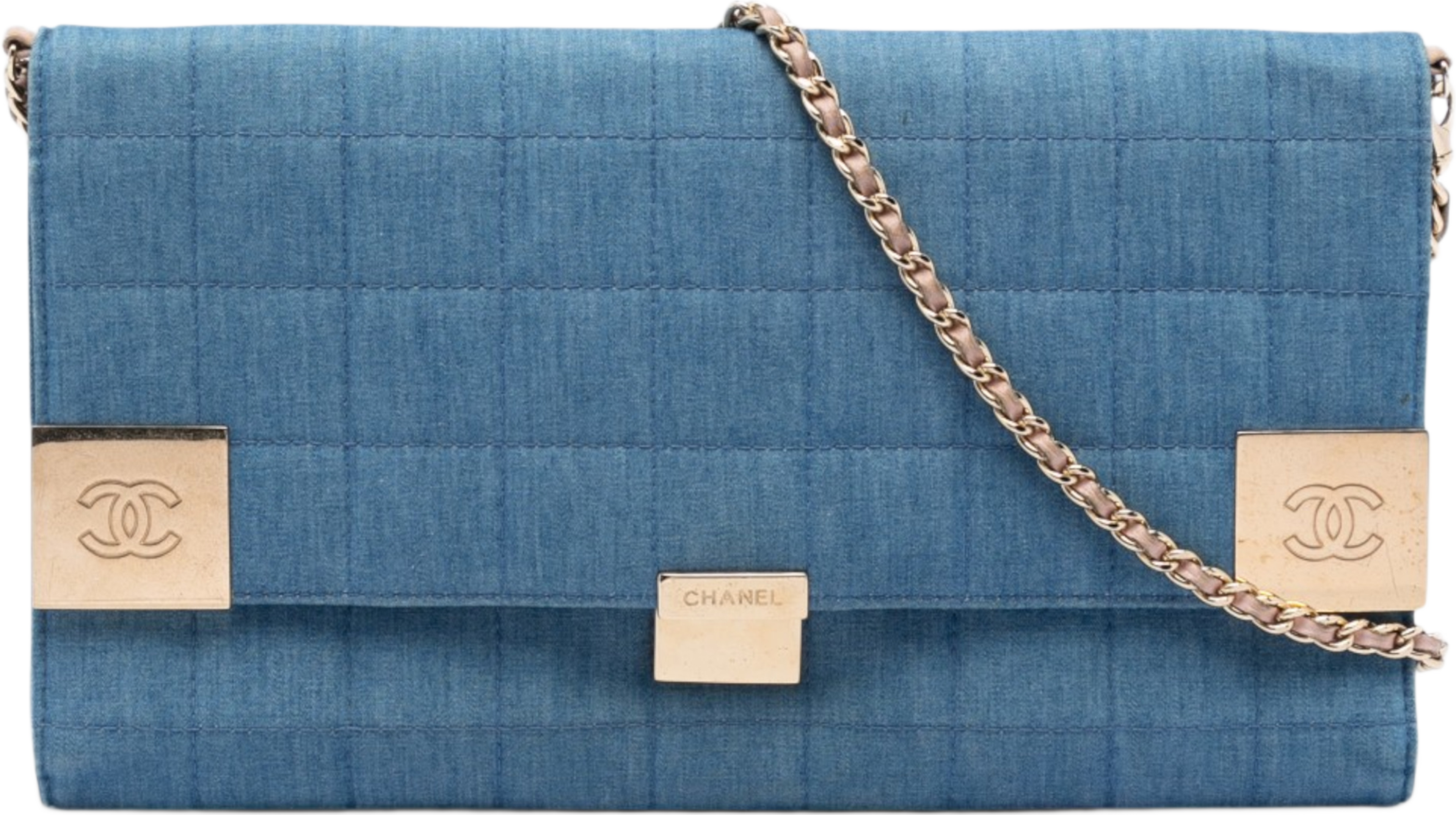 Chanel Cc Chocolate Bar Denim Flap, från Luxclusif, i färgen denim. Klicka för att öppna bilden i stort format
