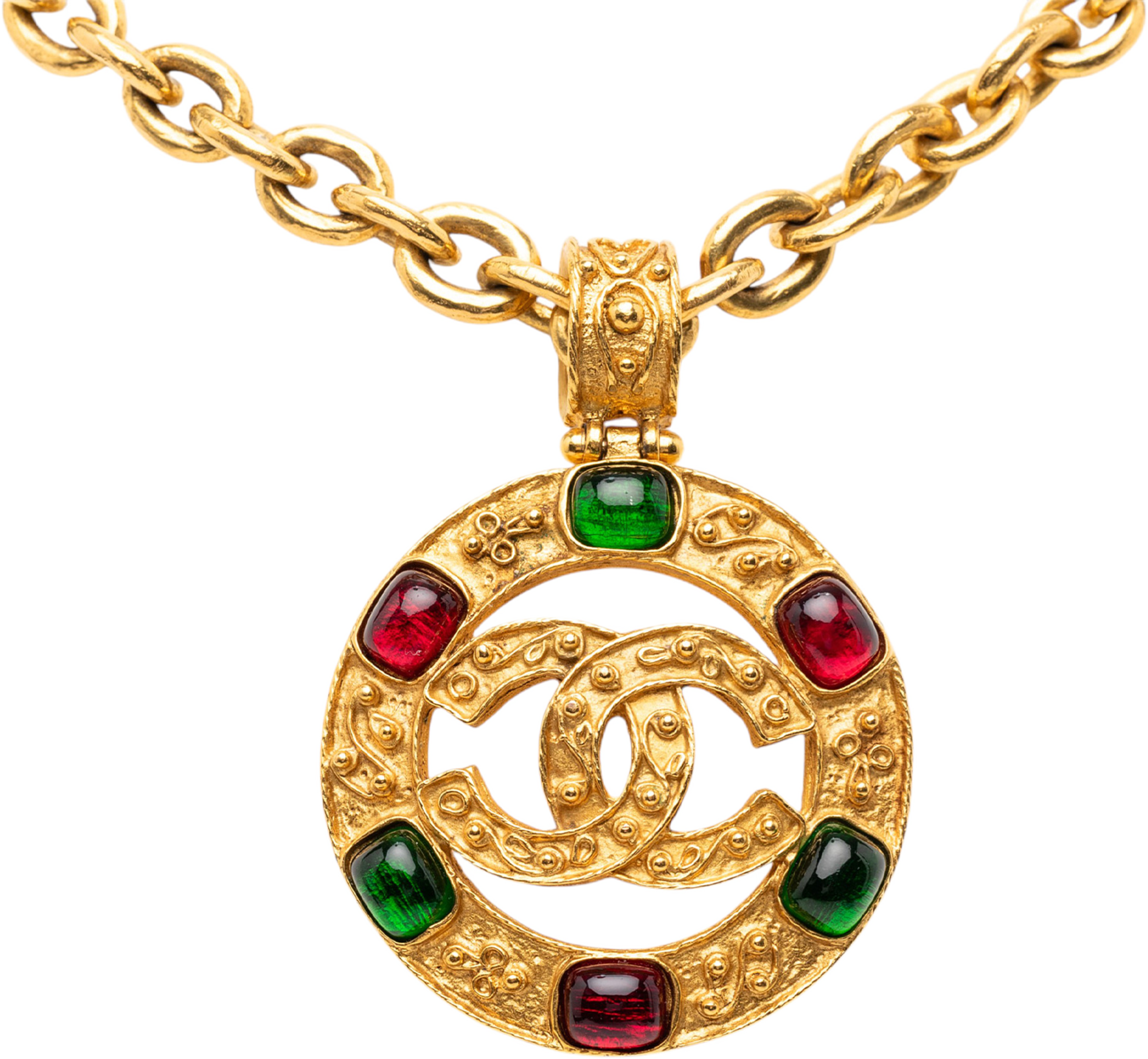 Chanel Gold Plated Gripoix Cc Round Pendant Necklace, från Luxclusif, i färgen gold. Klicka för att öppna bilden i stort format