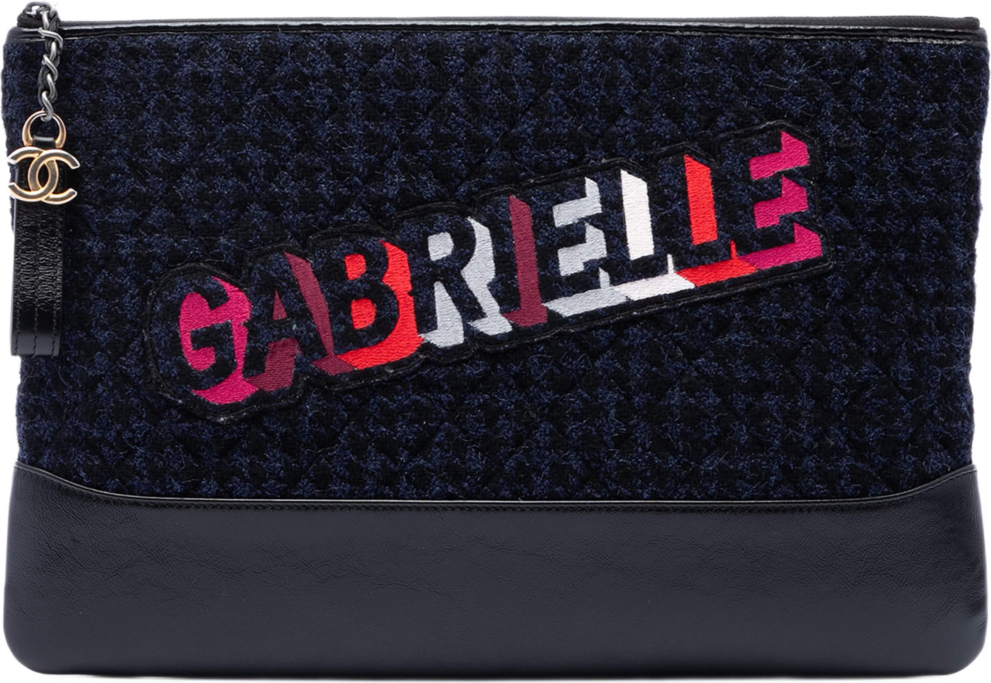 Chanel Large Tweed And Calfskin Embroidered Gabrielle O Case Clutch, från Luxclusif, i färgen blå. Klicka för att öppna bilden i stort format