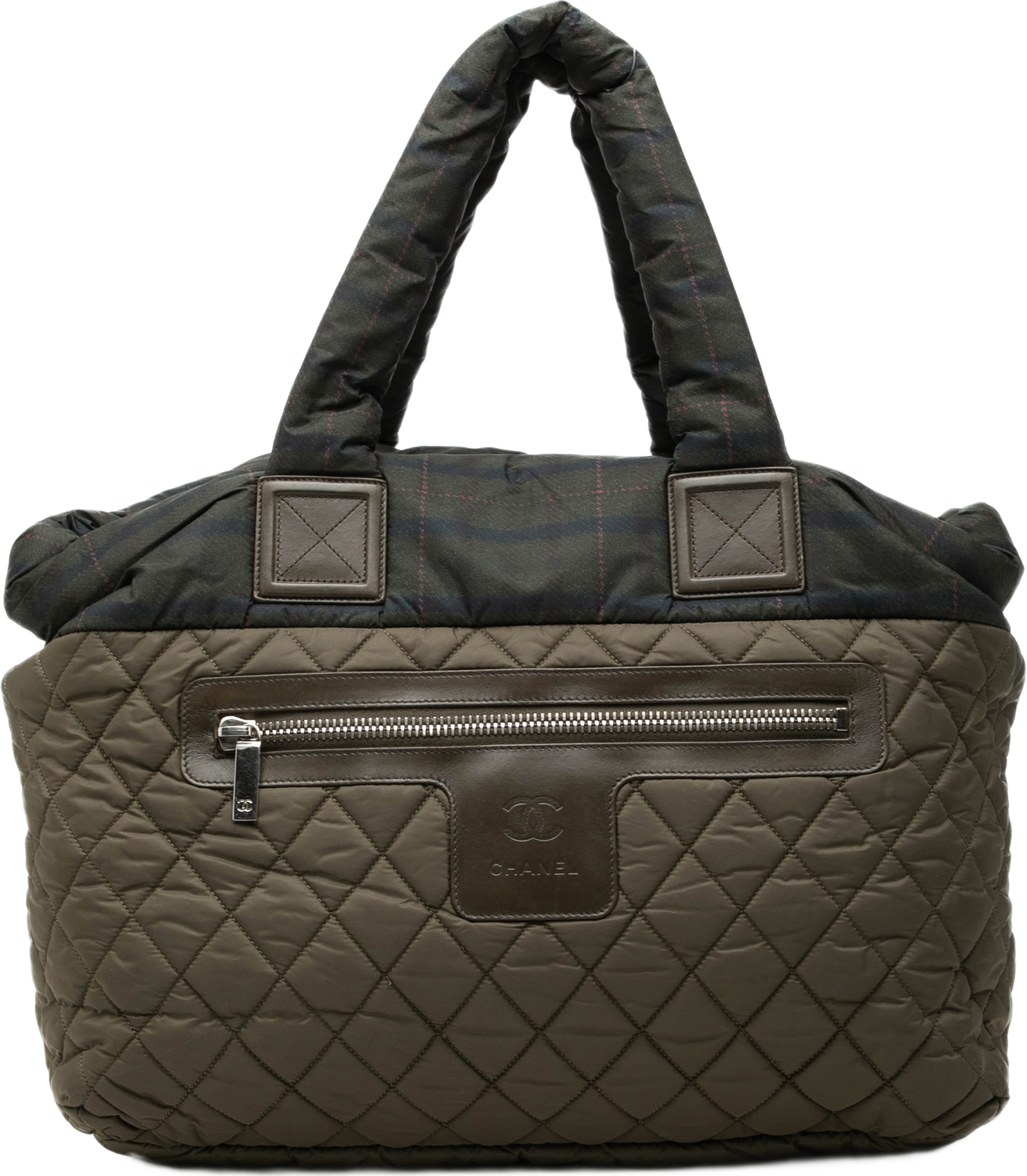 Chanel Medium Quilted Nylon Coco Cocoon Tote, från Luxclusif, i färgen brun. Klicka för att öppna bilden i stort format