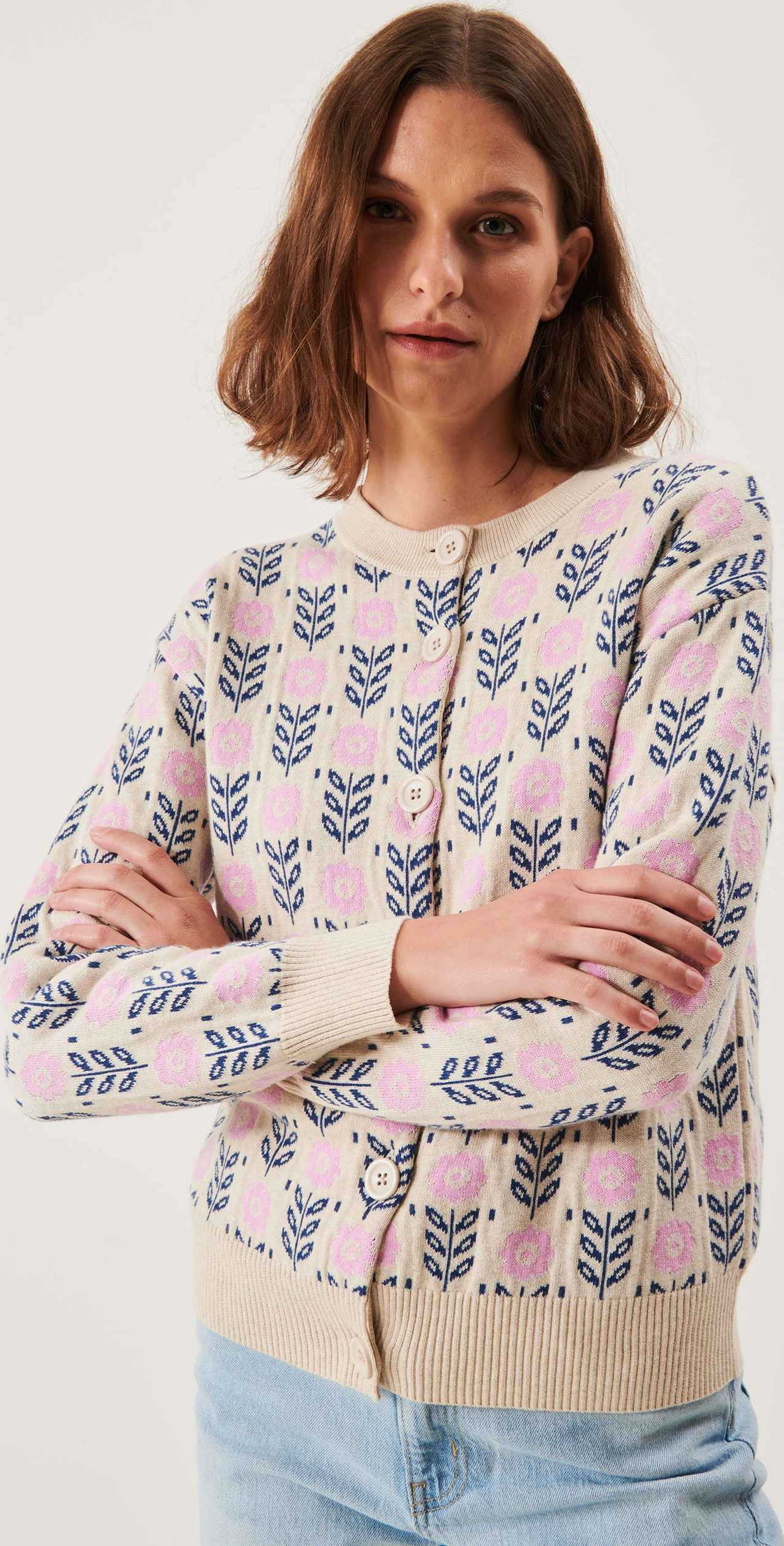 Alfrida Cardigan, från Jumperfabriken, i färgen beige. Klicka för att öppna bilden i stort format