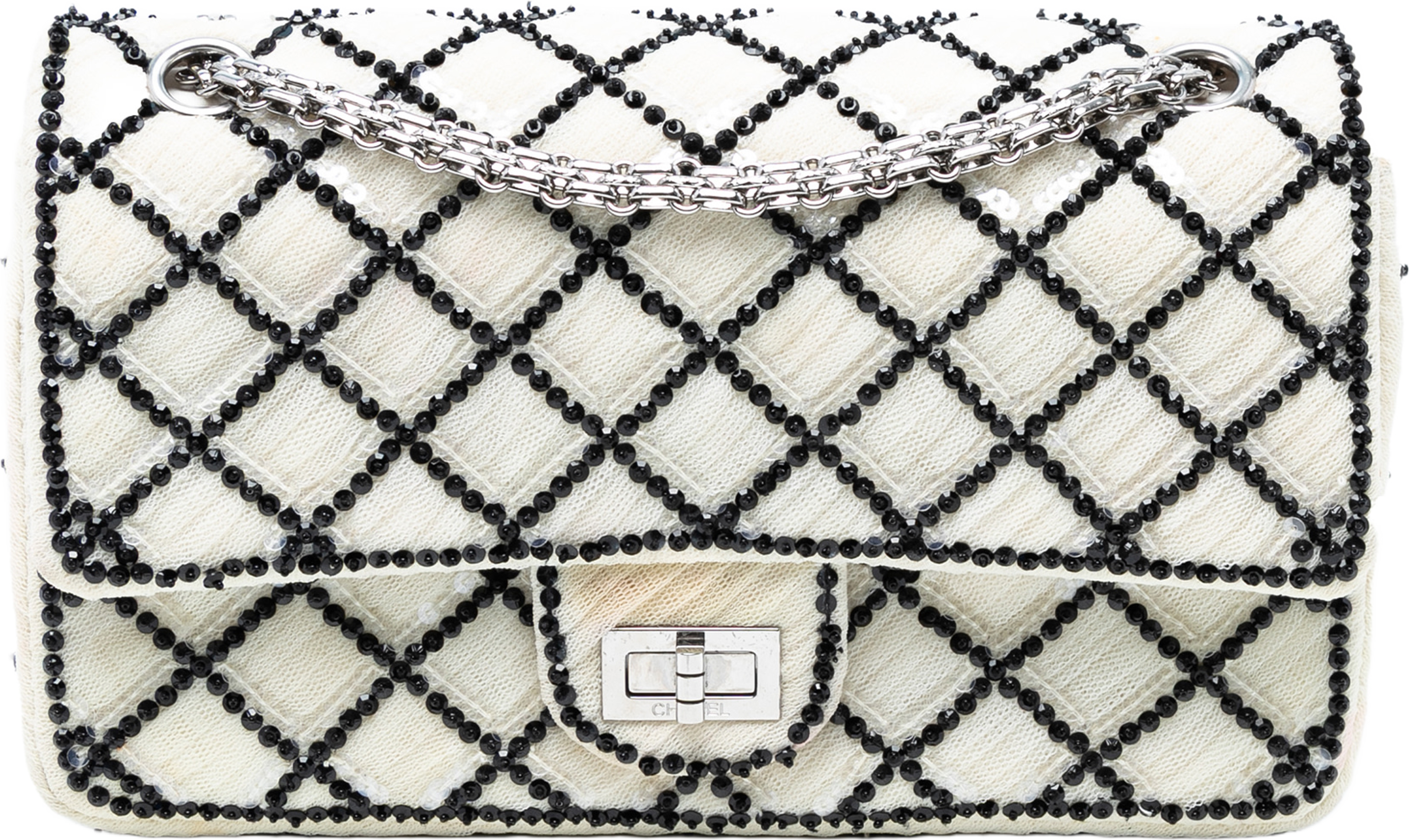 Chanel Reissue 2.55 Quilted Sequined Mesh Double Flap 225, från Luxclusif, i färgen white. Klicka för att öppna bilden i stort format