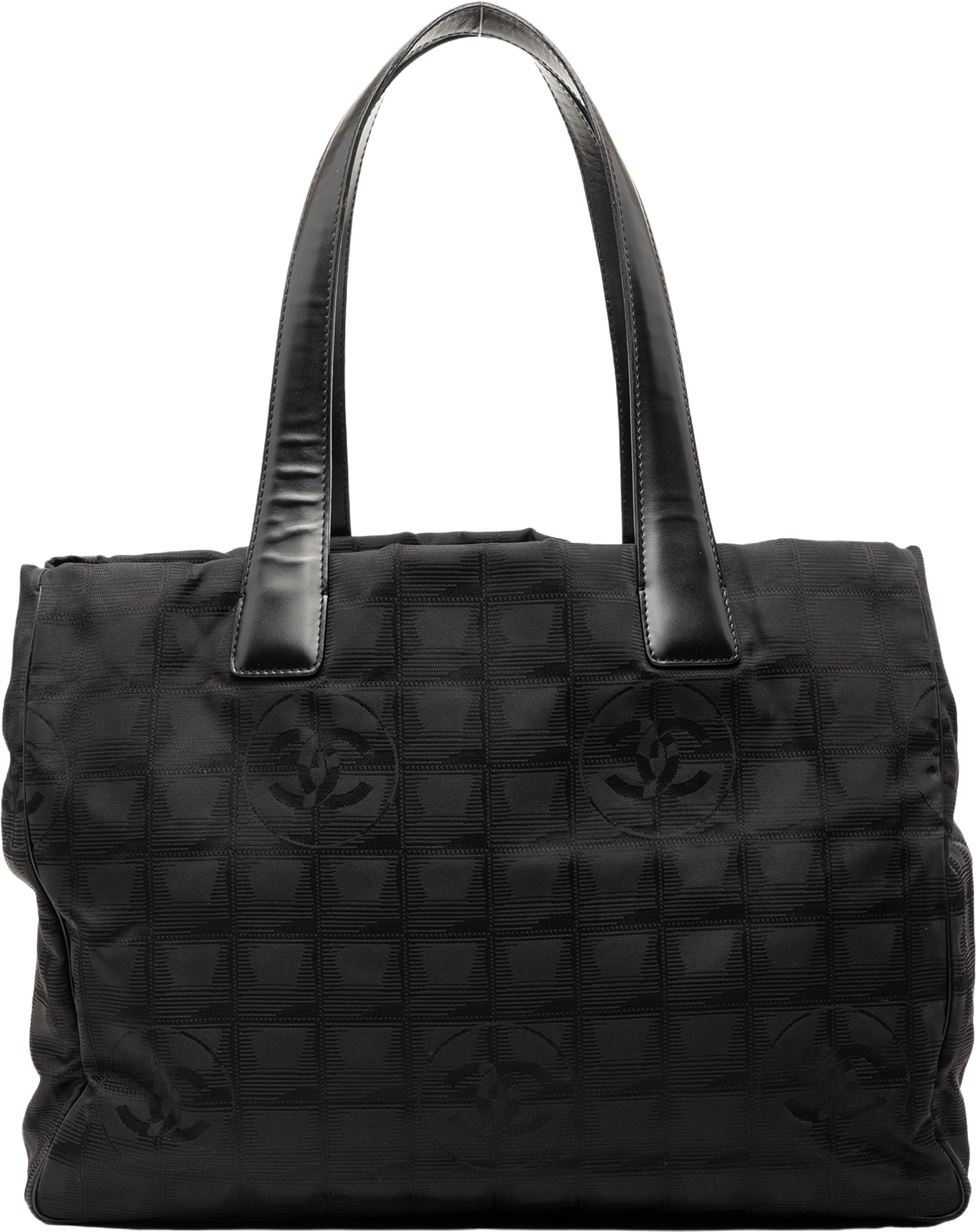 Chanel New Travel Line Nylon Tote, från Luxclusif, i färgen black. Klicka för att öppna bilden i stort format