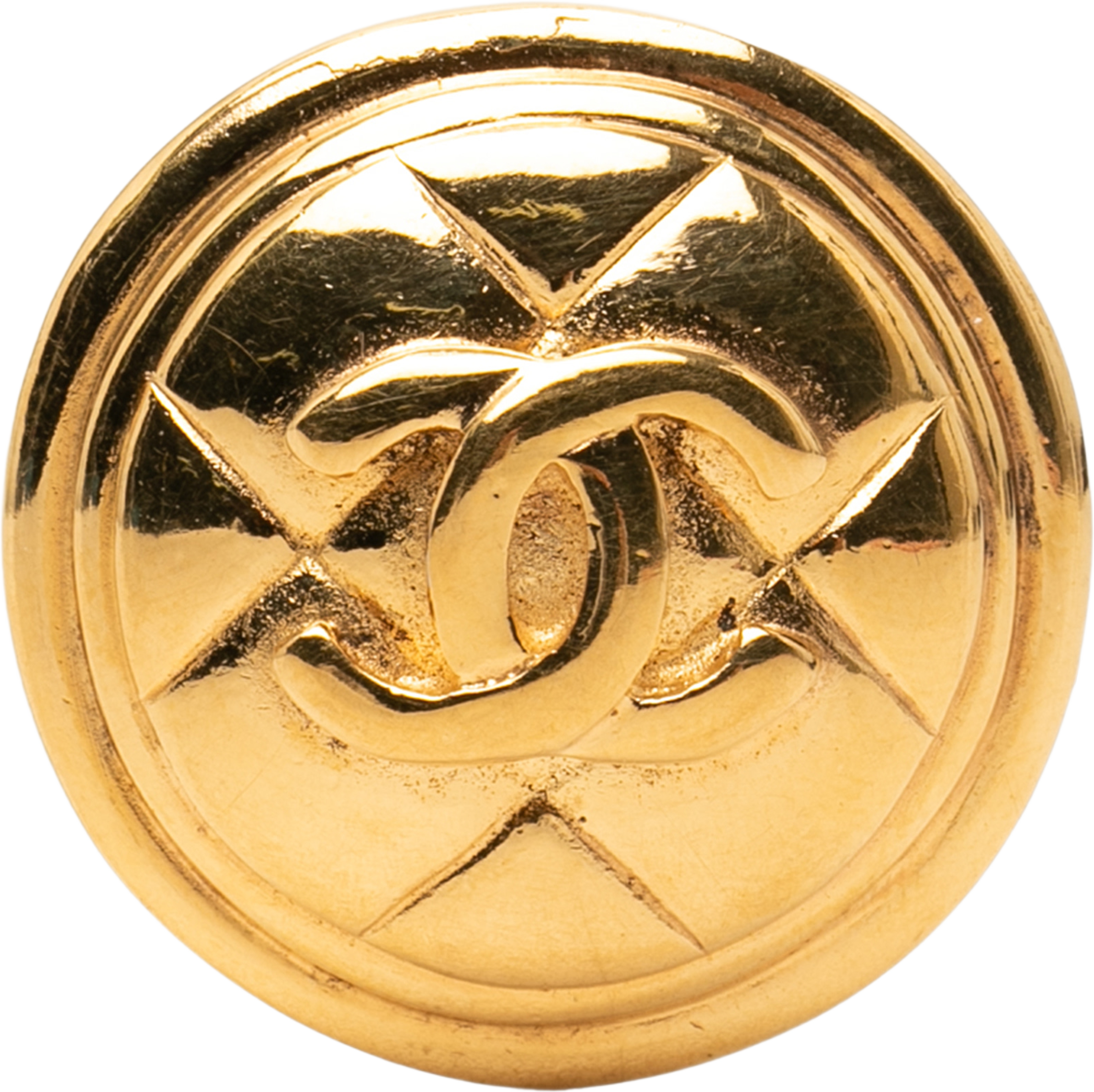 Chanel Cc Gold Plated Quilted Round Brooch, från Luxclusif, i färgen guld. Klicka för att öppna bilden i stort format