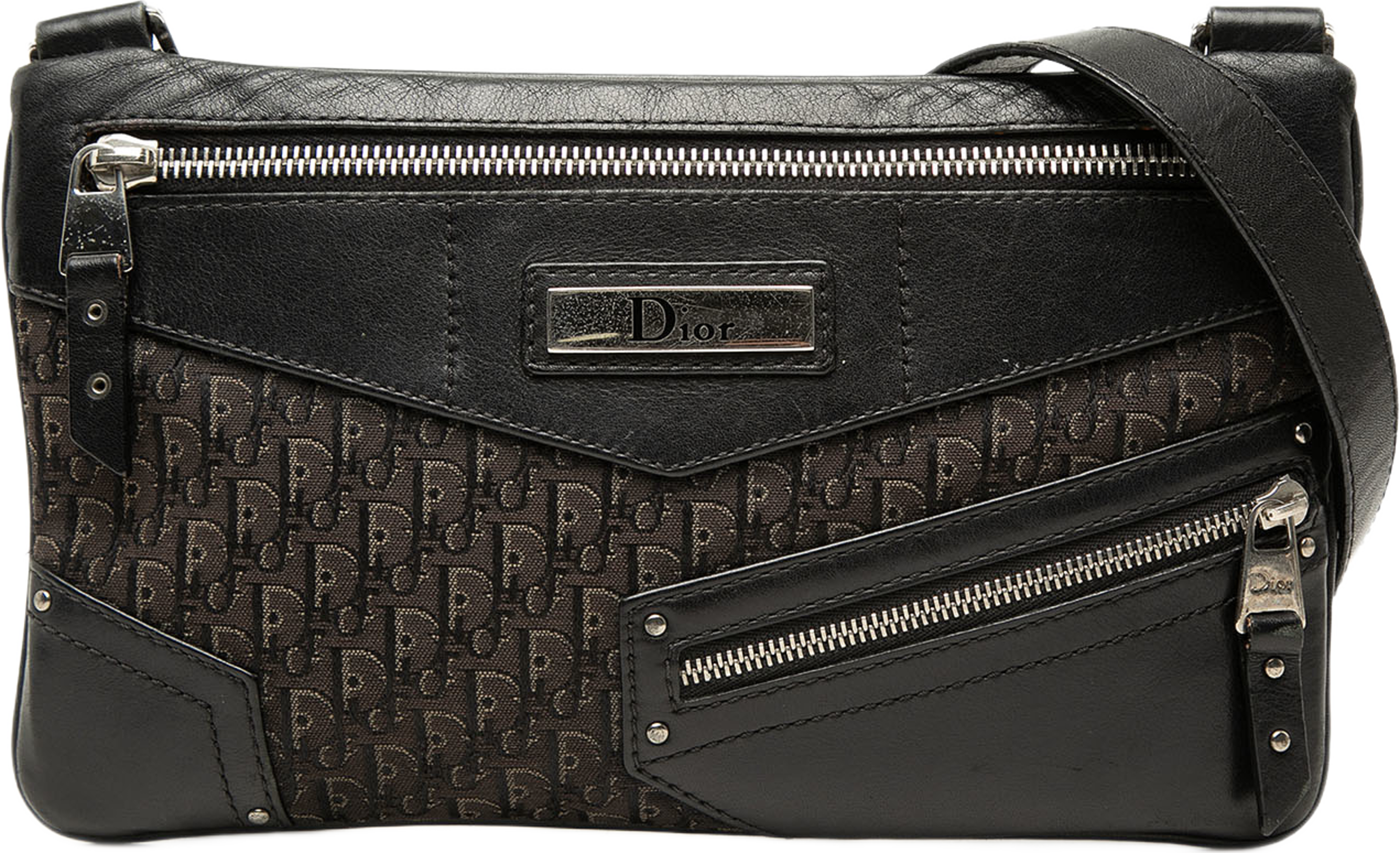Dior Diorissimo Trotter Canvas Street Chic Shoulder Bag, från Luxclusif, i färgen svart. Klicka för att öppna bilden i stort format