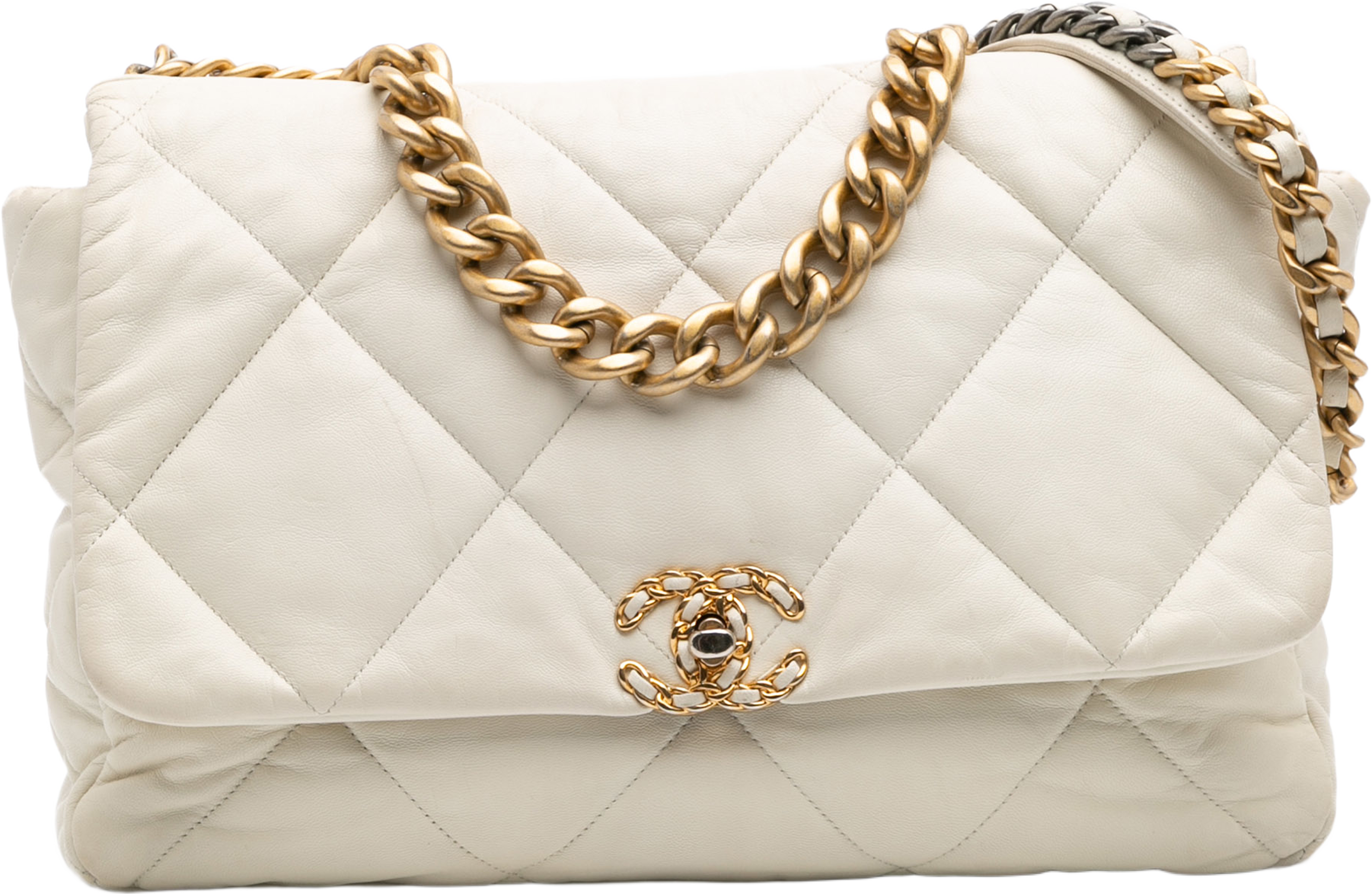 Chanel Maxi Lambskin 19 Flap, från Luxclusif, i färgen off white. Klicka för att öppna bilden i stort format