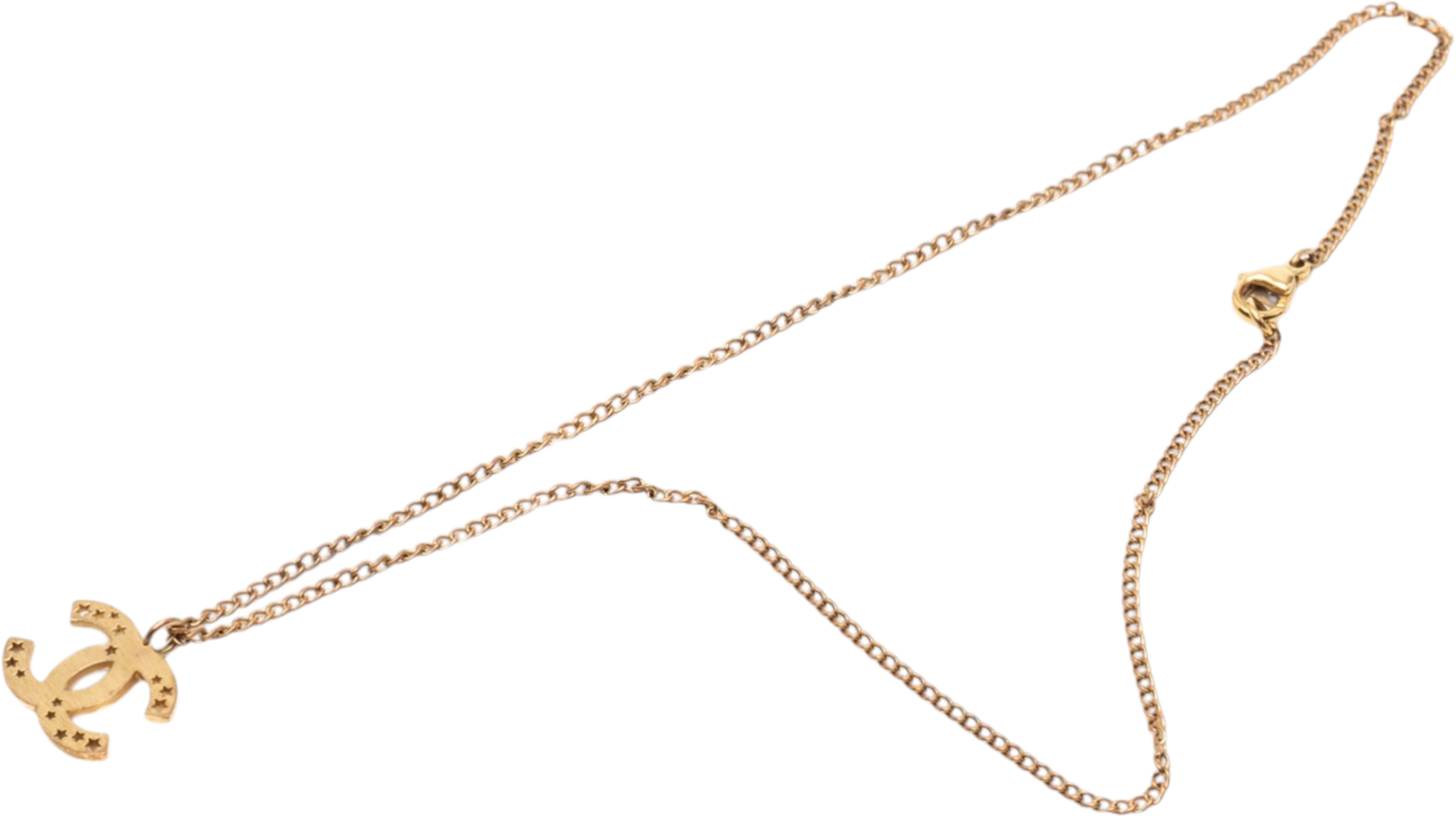 Chanel Gold Plated Cc Star Pendant Necklace, från Luxclusif, i färgen gold. Klicka för att öppna bilden i stort format
