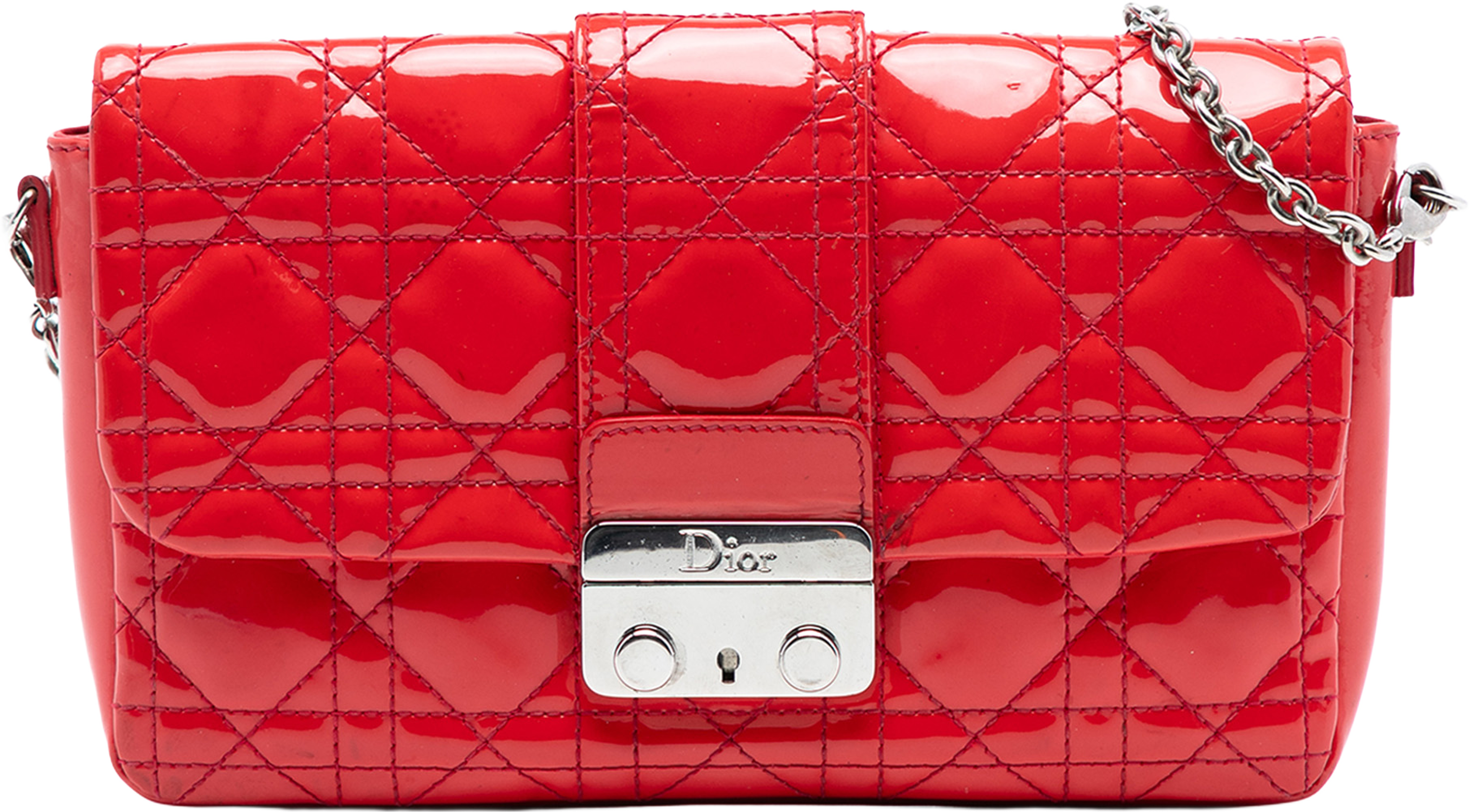 Dior Patent Cannage New Lock Pouch Crossbody, från Luxclusif, i färgen red. Klicka för att öppna bilden i stort format