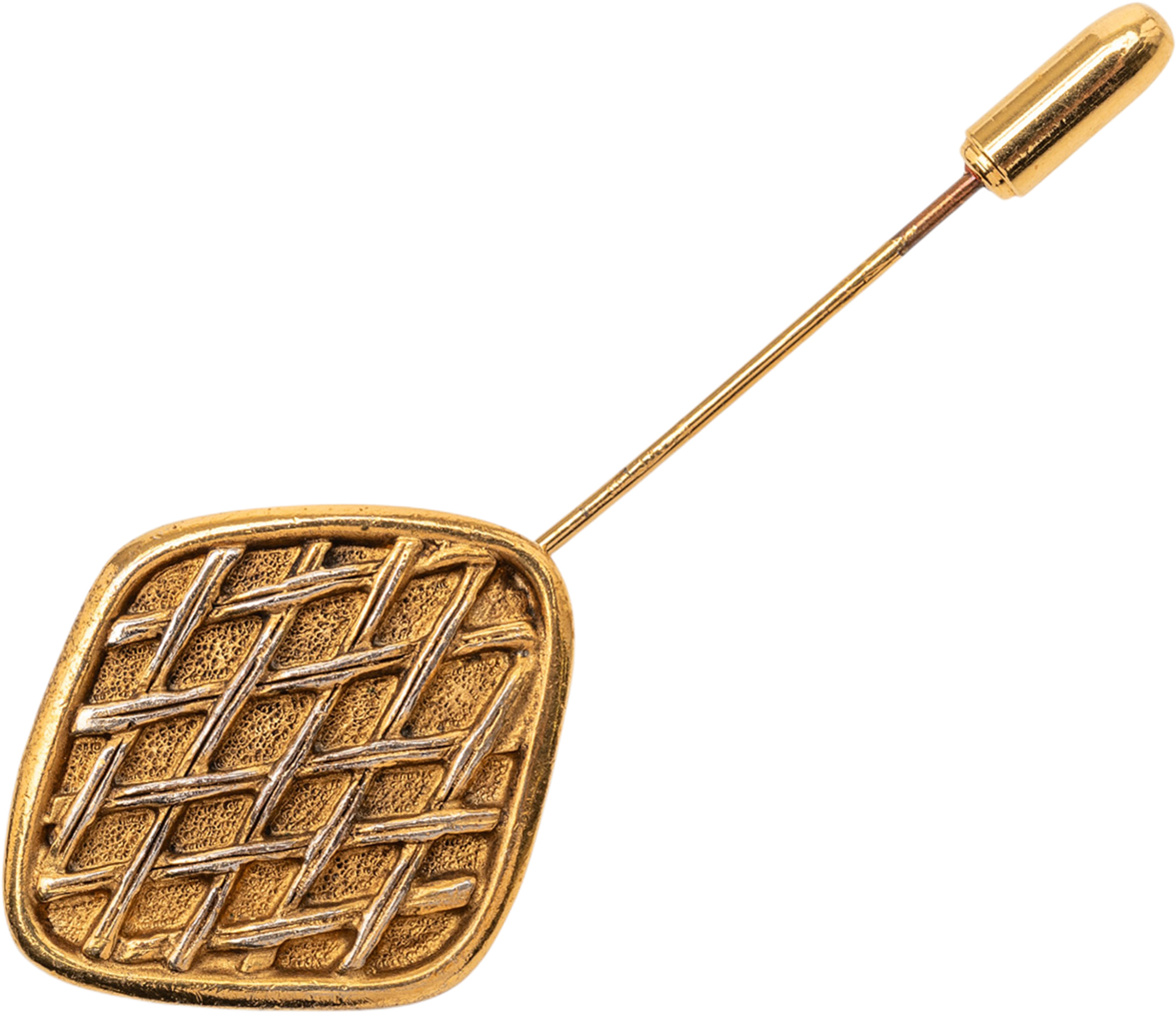 Chanel Gold Plated Lattice Diamond Pin Brooch, från Luxclusif, i färgen gold. Klicka för att öppna bilden i stort format