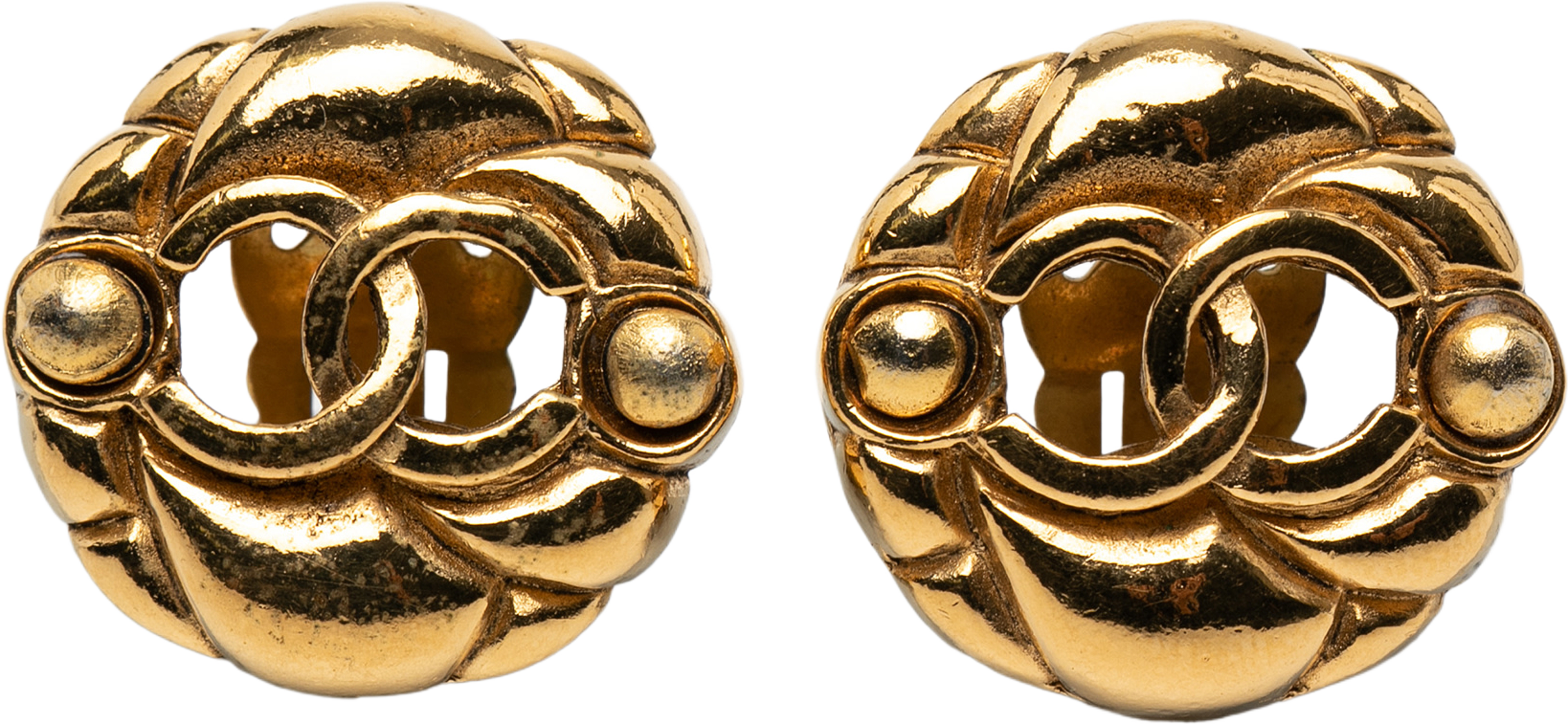 Chanel Cc Gold Plated Round Clip On Earrings, från Luxclusif, i färgen gold. Klicka för att öppna bilden i stort format