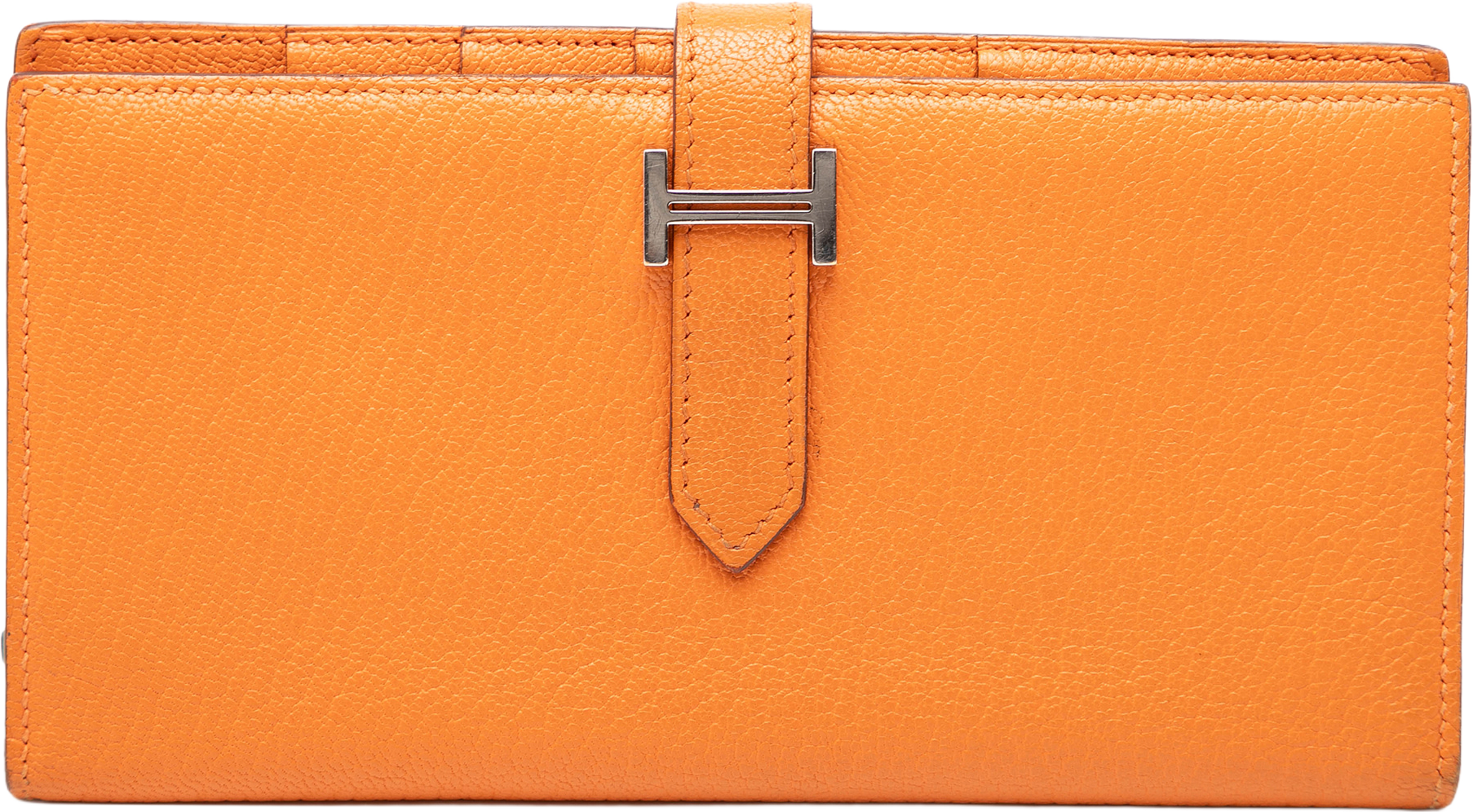 Hermès Chevre Mysore Bearn Soufflet Long Wallet, från Luxclusif, i färgen orange. Klicka för att öppna bilden i stort format