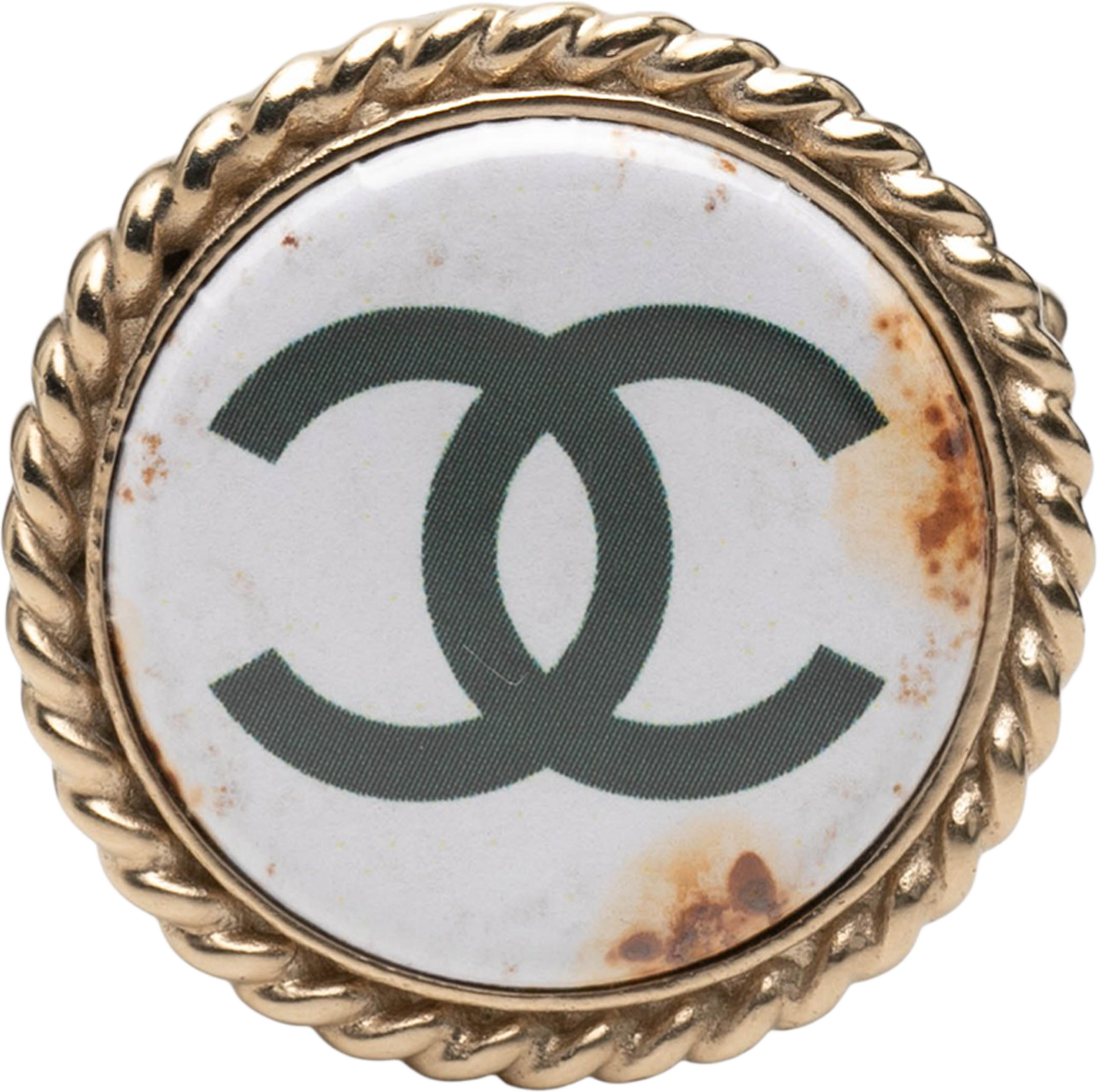 Chanel Cc Resin Gold Plated Pin Brooch, från Luxclusif, i färgen white. Klicka för att öppna bilden i stort format