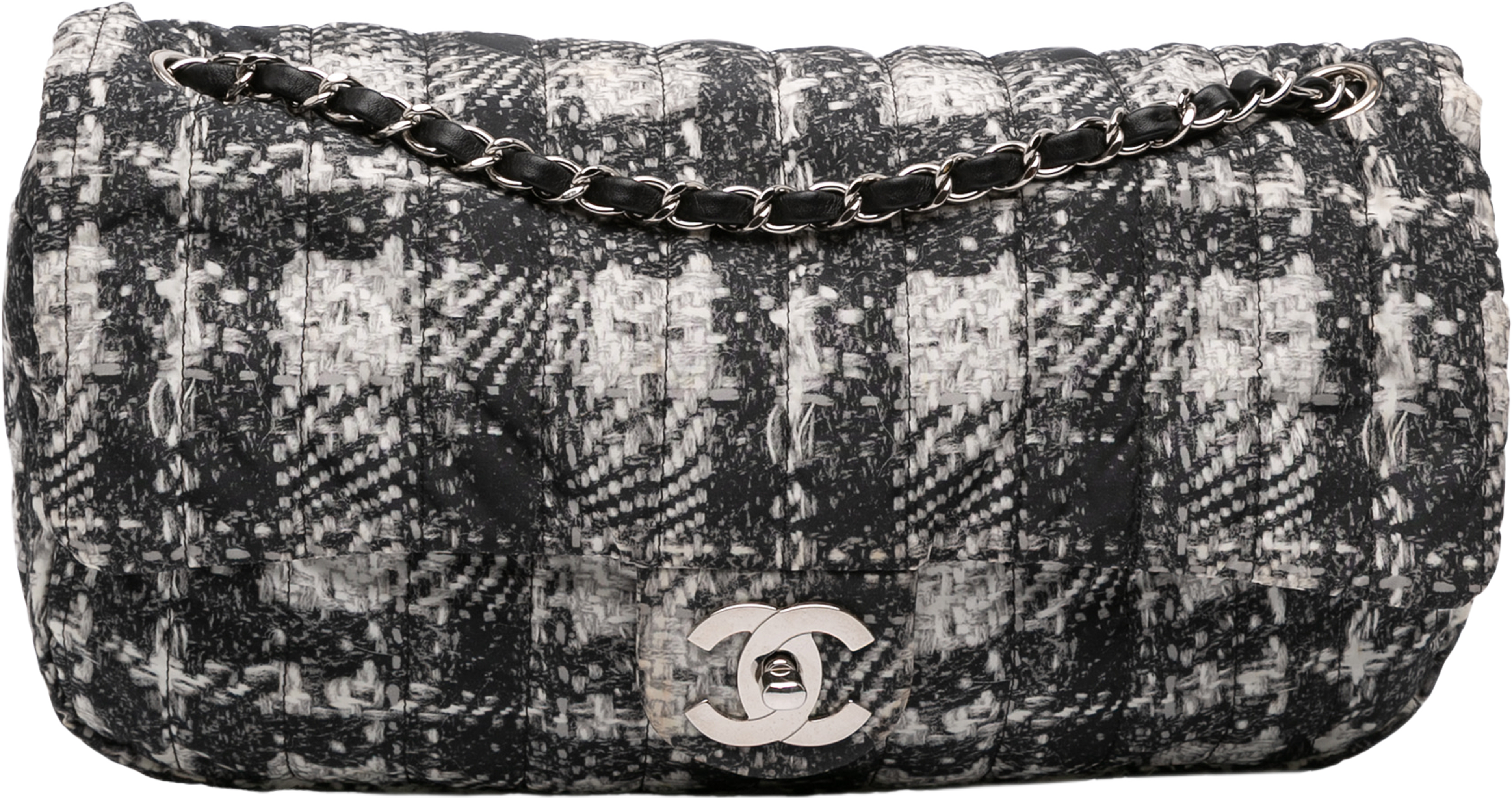 Chanel Cc Tweed Print Nylon Single Flap, från Luxclusif, i färgen gray. Klicka för att öppna bilden i stort format