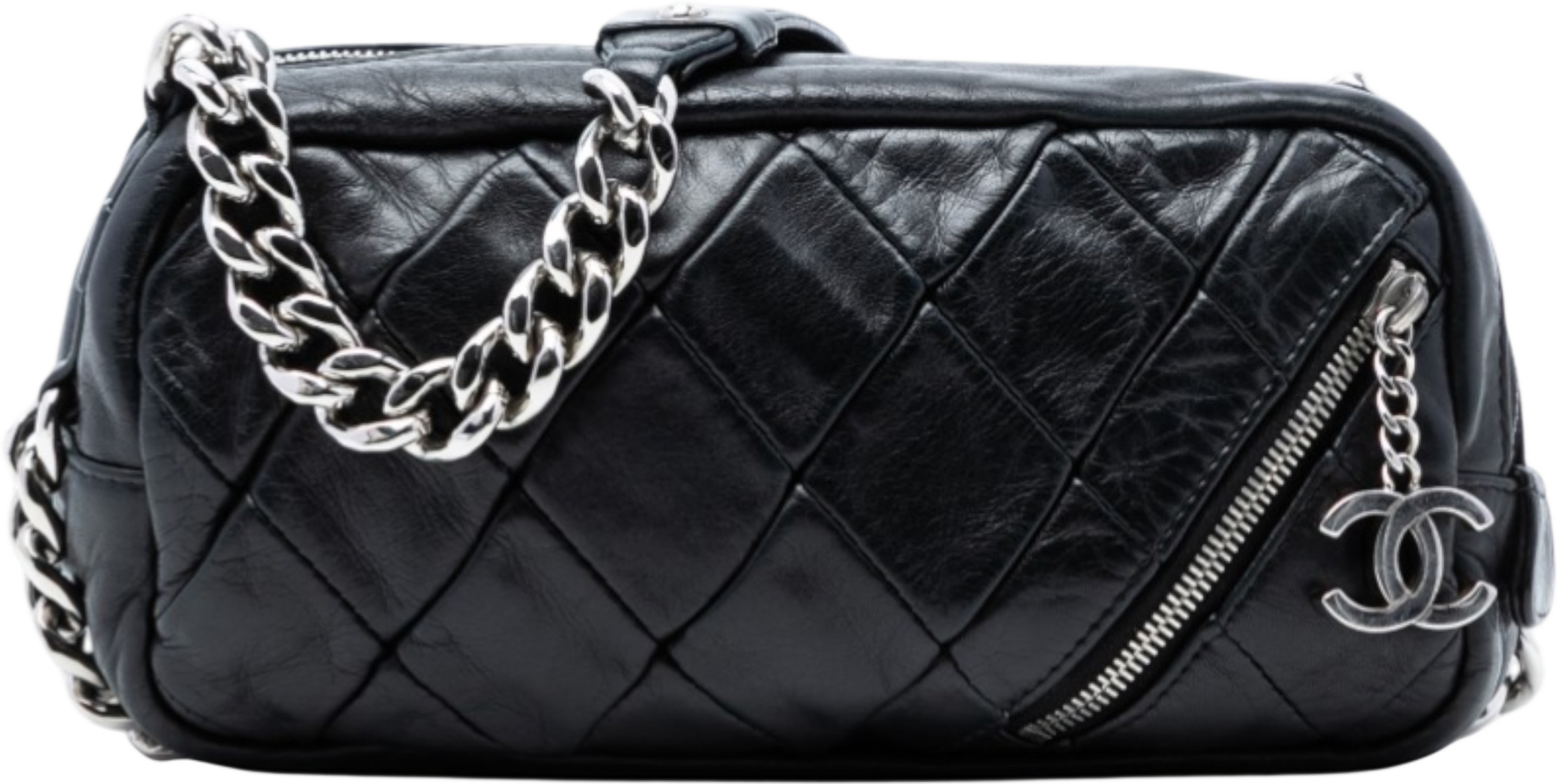 Chanel Quilted Lambskin Chain Shoulder Bag, från Luxclusif, i färgen black. Klicka för att öppna bilden i stort format