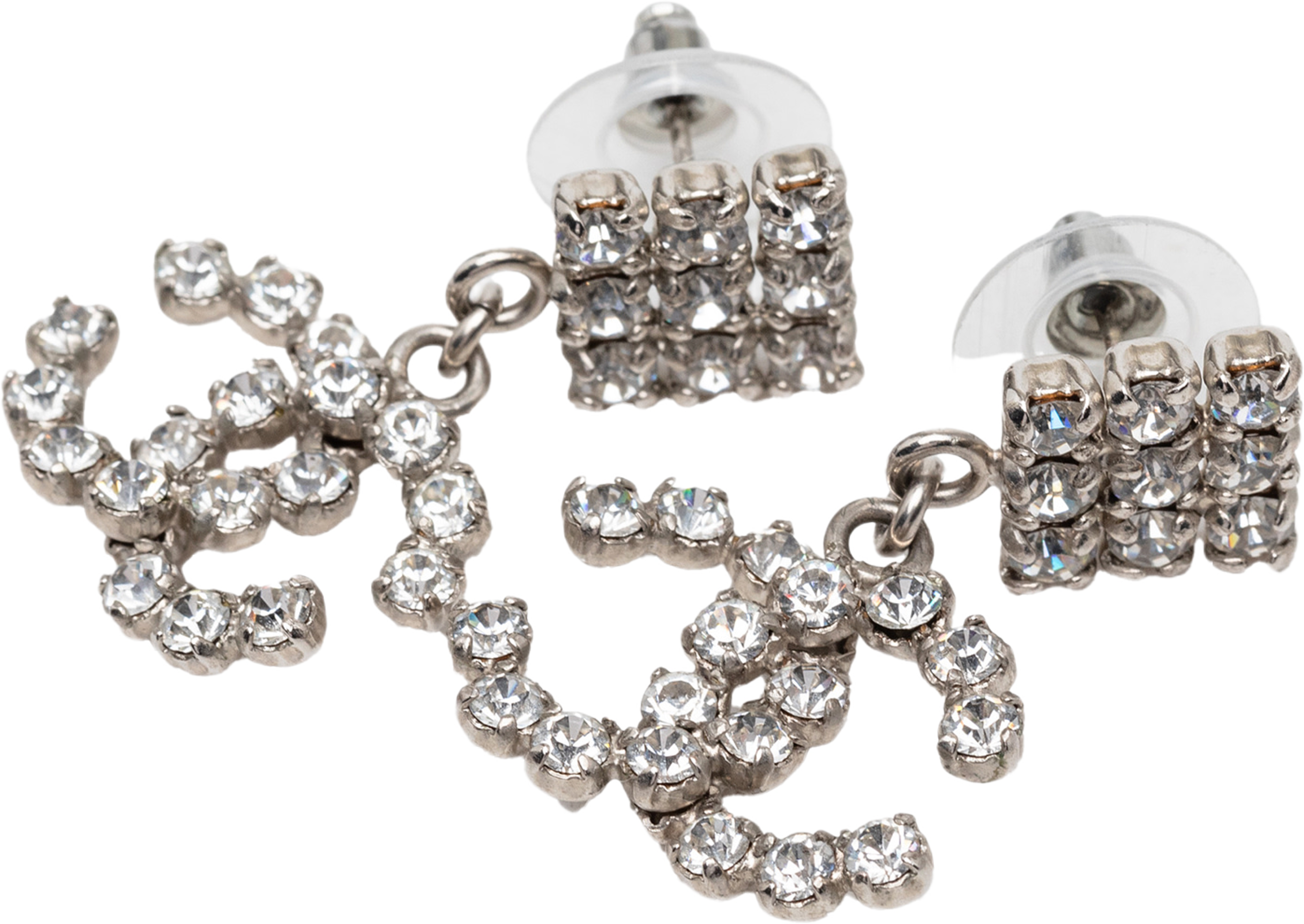 Chanel Cc Brass Strass Drop Push Back Earrings, från Luxclusif, i färgen silver. Klicka för att öppna bilden i stort format