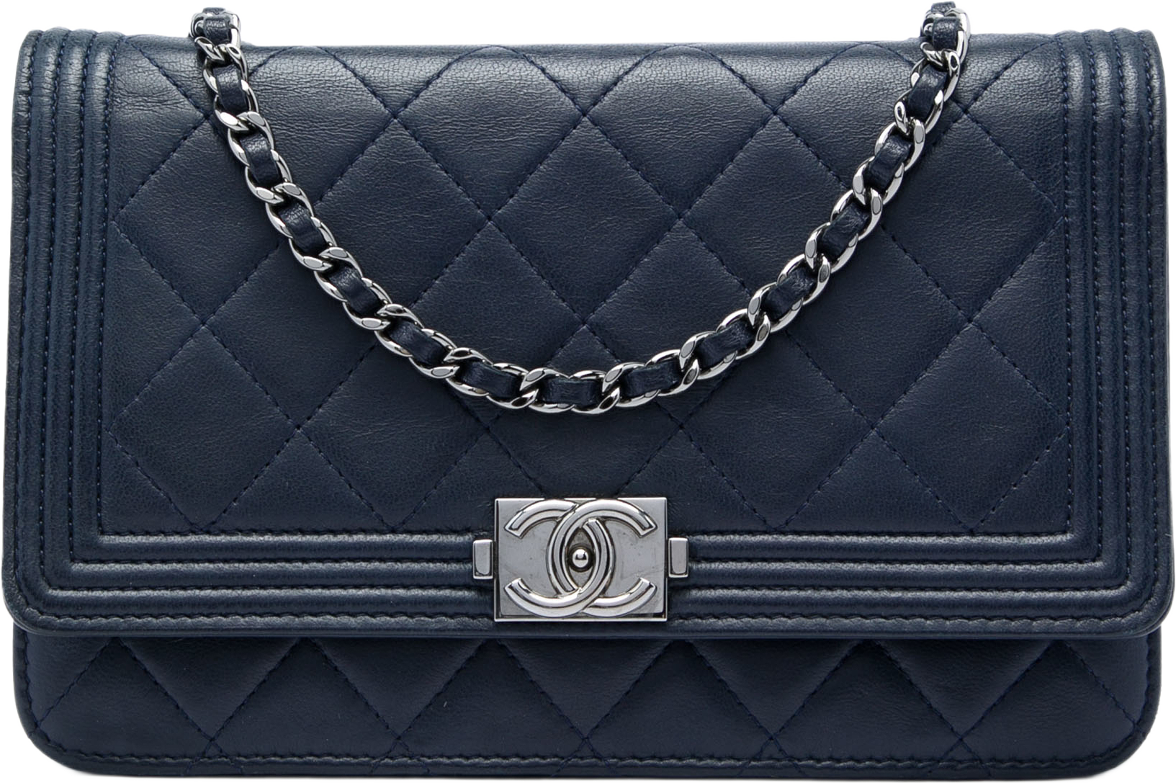 Chanel Quilted Lambskin Boy Wallet On Chain, från Luxclusif, i färgen blå. Klicka för att öppna bilden i stort format
