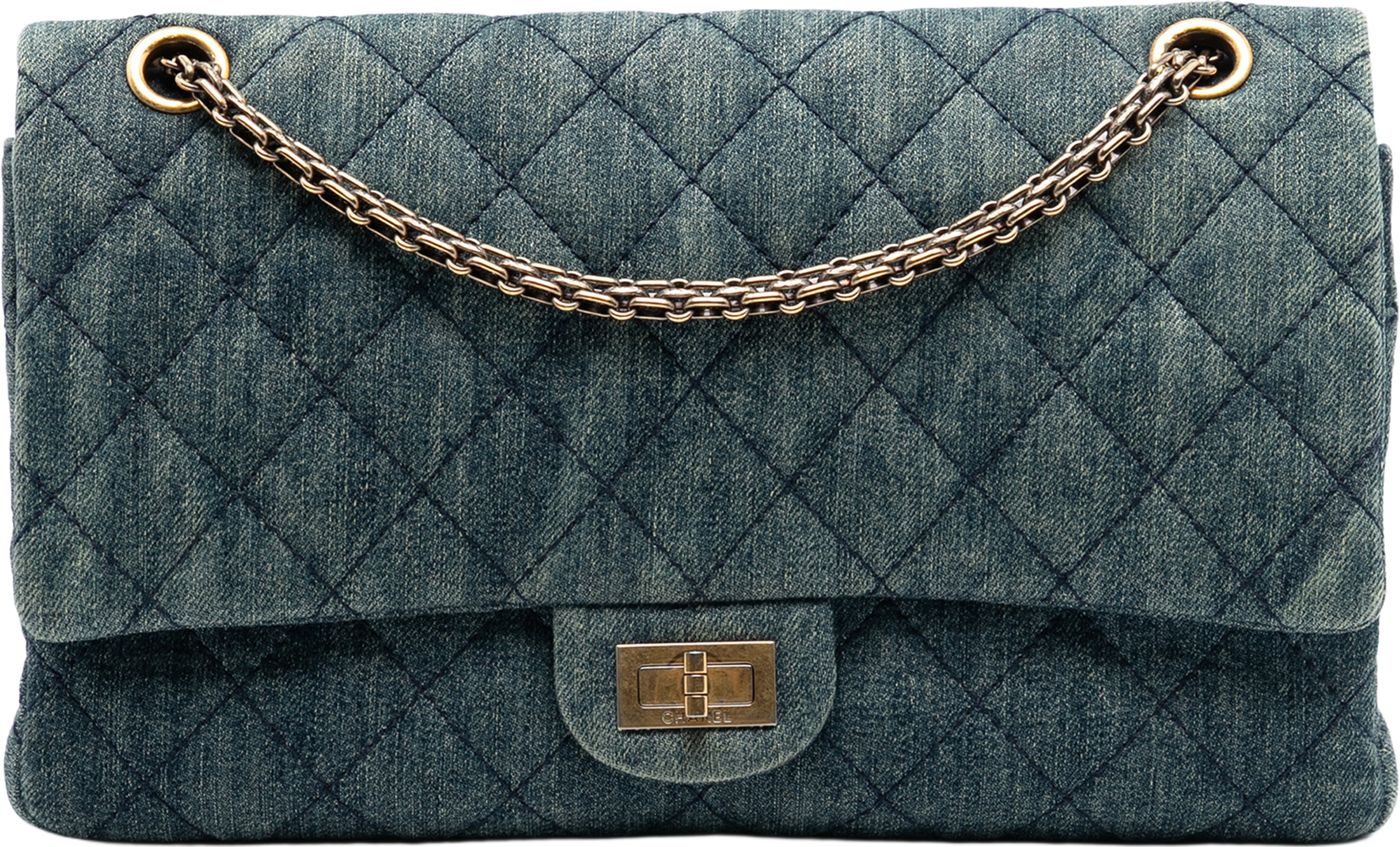 Chanel Quilted Denim Reissue 2.55 Double Flap 226, från Luxclusif, i färgen denim. Klicka för att öppna bilden i stort format