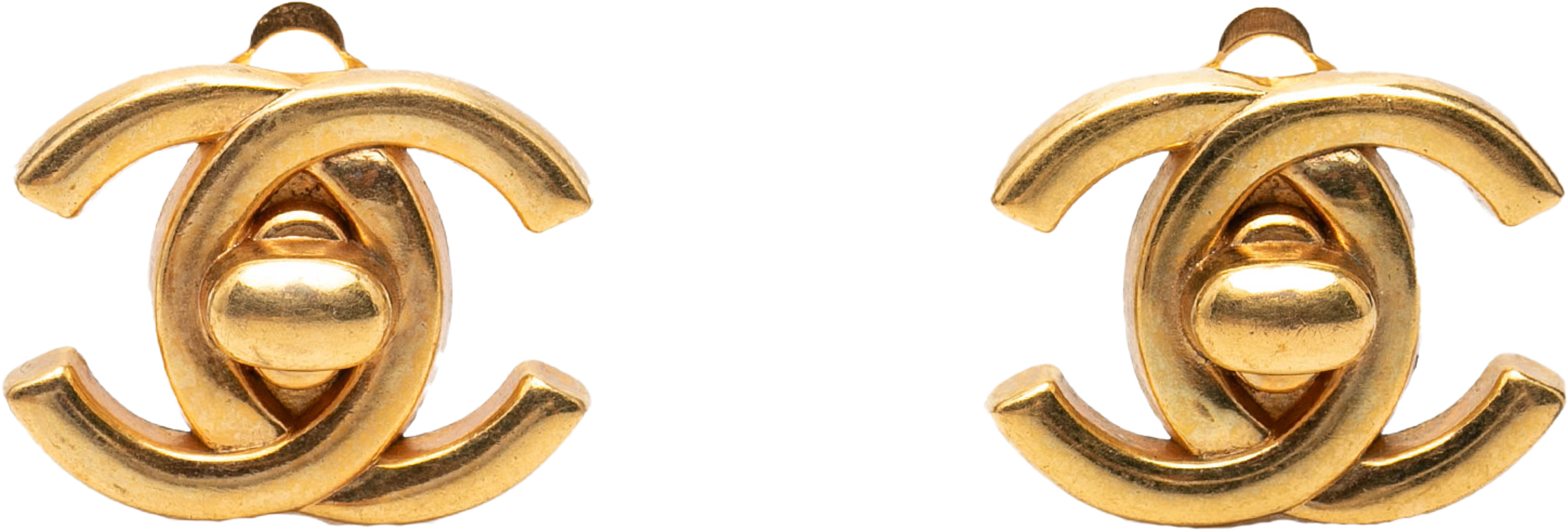 Chanel Cc Gold Plated Turn Lock Clip On Earrings, från Luxclusif, i färgen gold. Klicka för att öppna bilden i stort format