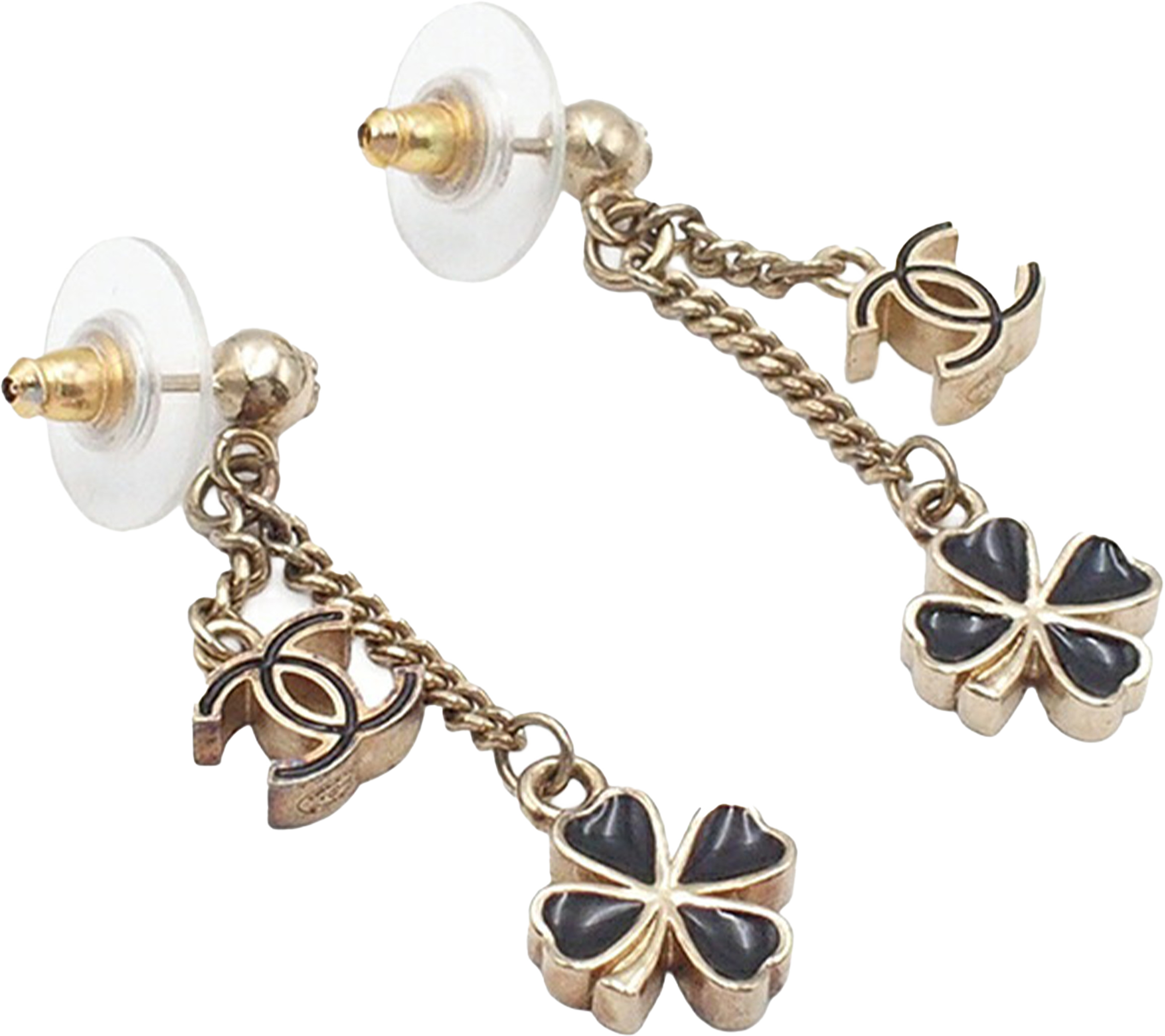 Chanel Cc Gold Plated Resin Clover Swing Push Back Earrings, från Luxclusif, i färgen light gold. Klicka för att öppna bilden i stort format