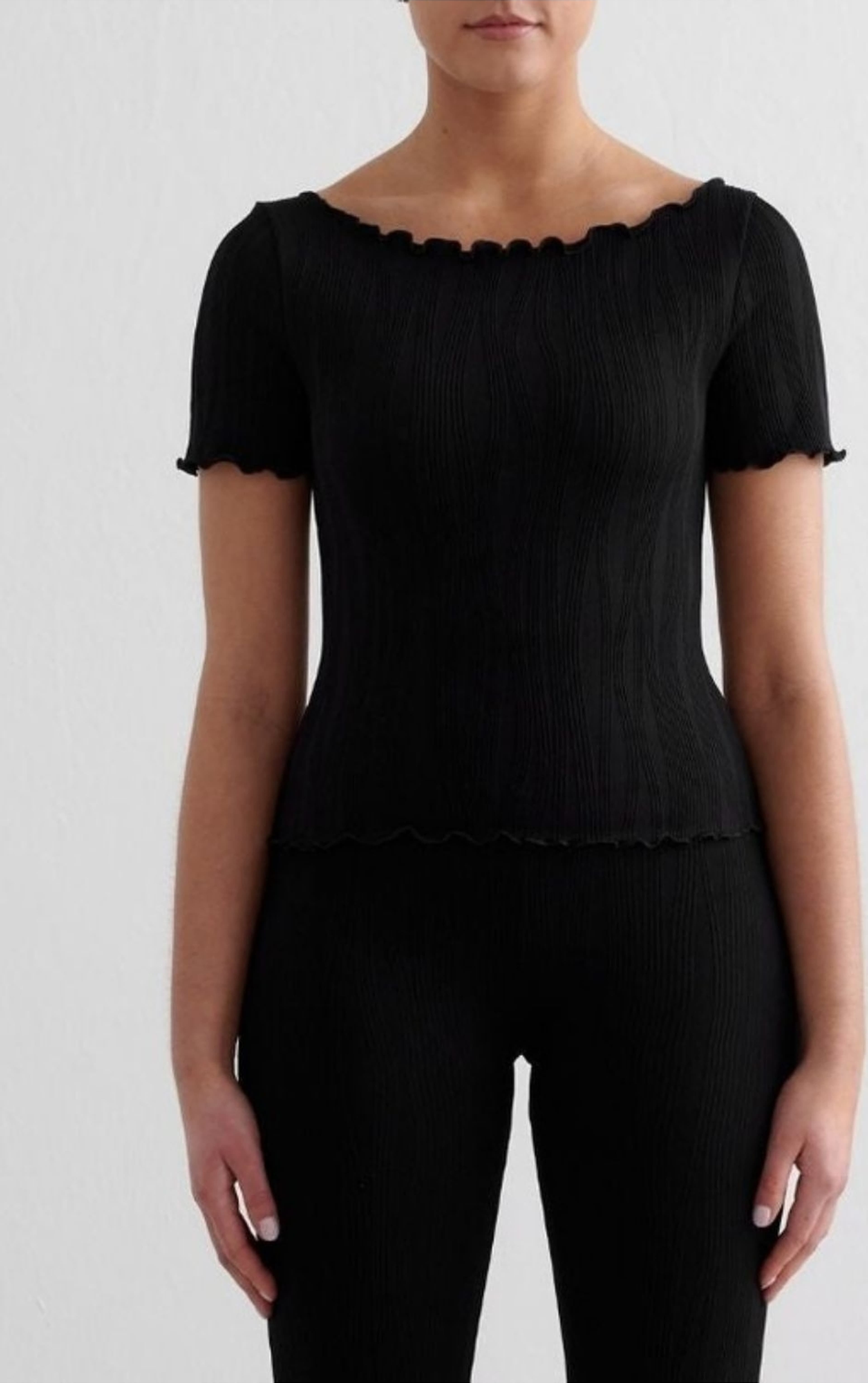 Black Tulip Short Sleeve Top