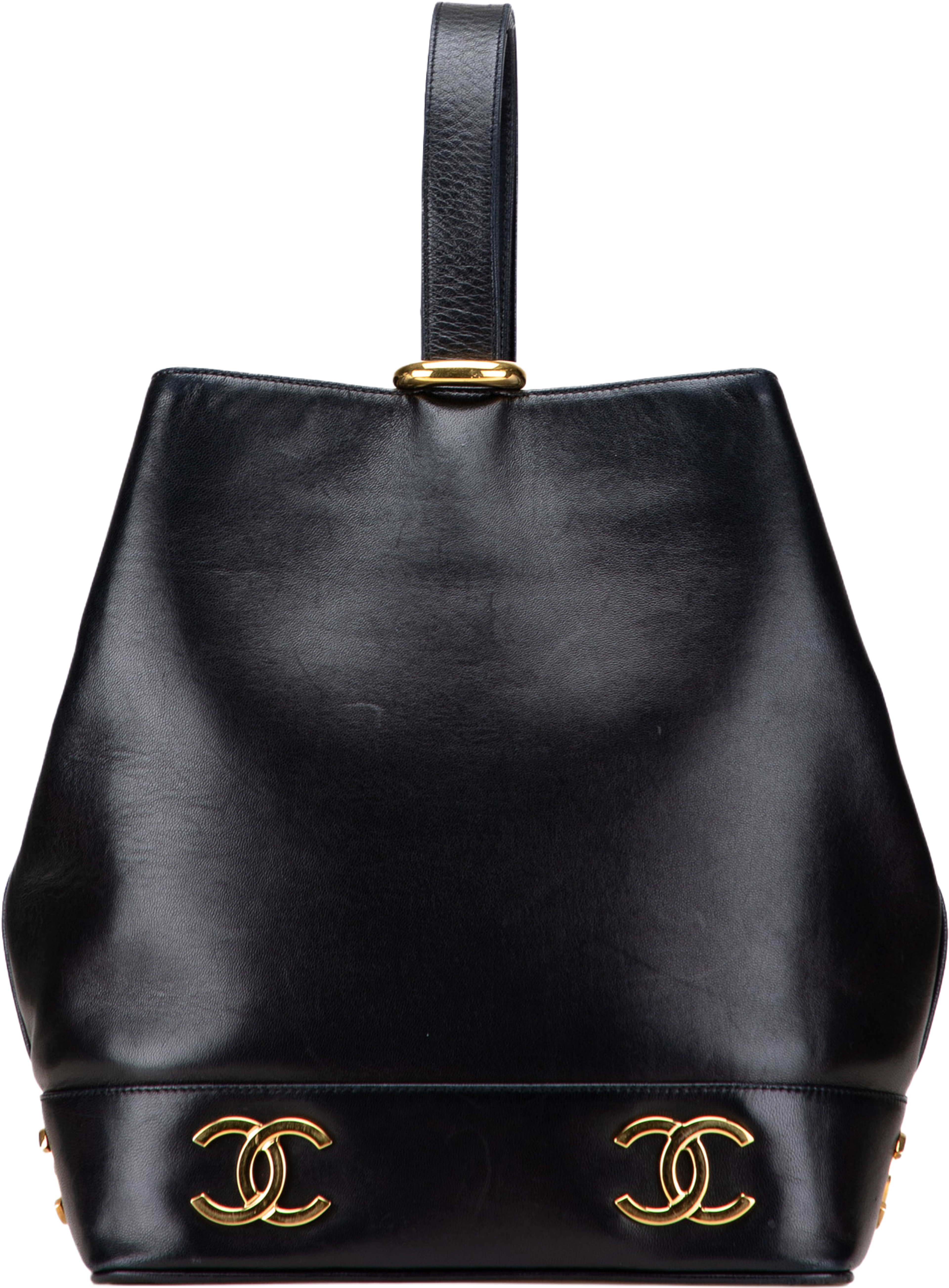 Chanel Triple Cc Lambskin Bucket, från Luxclusif, i färgen black. Klicka för att öppna bilden i stort format