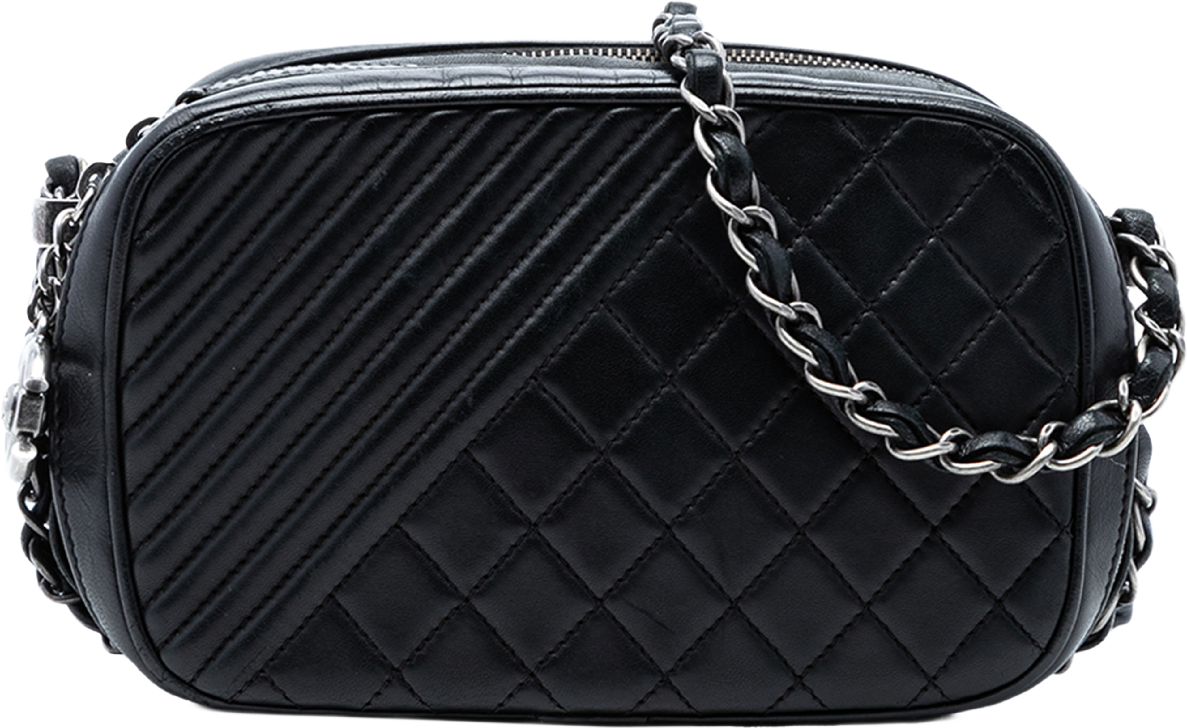 Chanel Mini Quilted Lambskin Coco Boy Camera Bag, från Luxclusif, i färgen black. Klicka för att öppna bilden i stort format