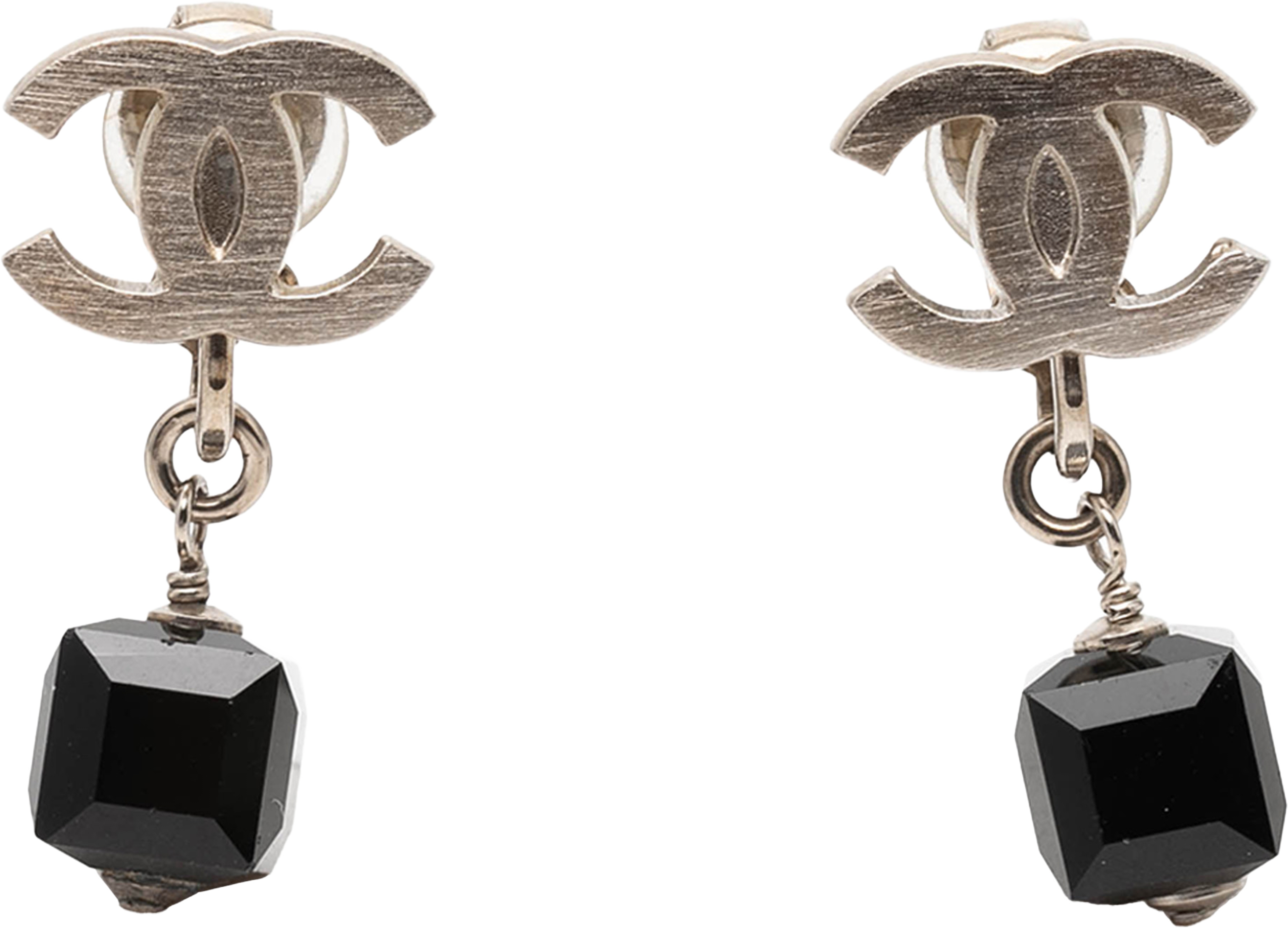Chanel Cc Brass Cube Rhinestone Drop Clip On Earrings, från Luxclusif, i färgen silver. Klicka för att öppna bilden i stort format