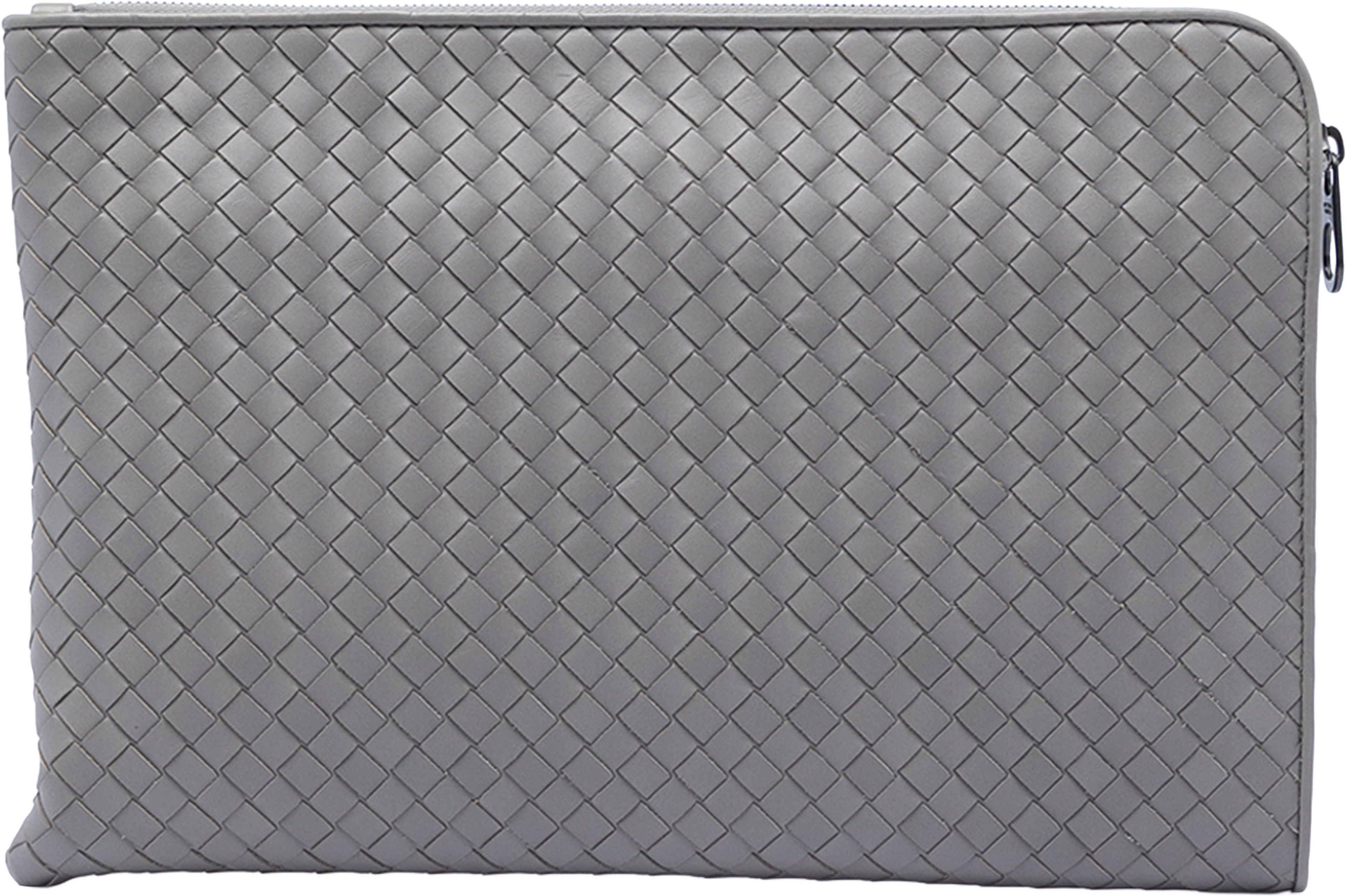 Bottega Veneta Nappa Intrecciato Clutch, från Luxclusif, i färgen gray. Klicka för att öppna bilden i stort format