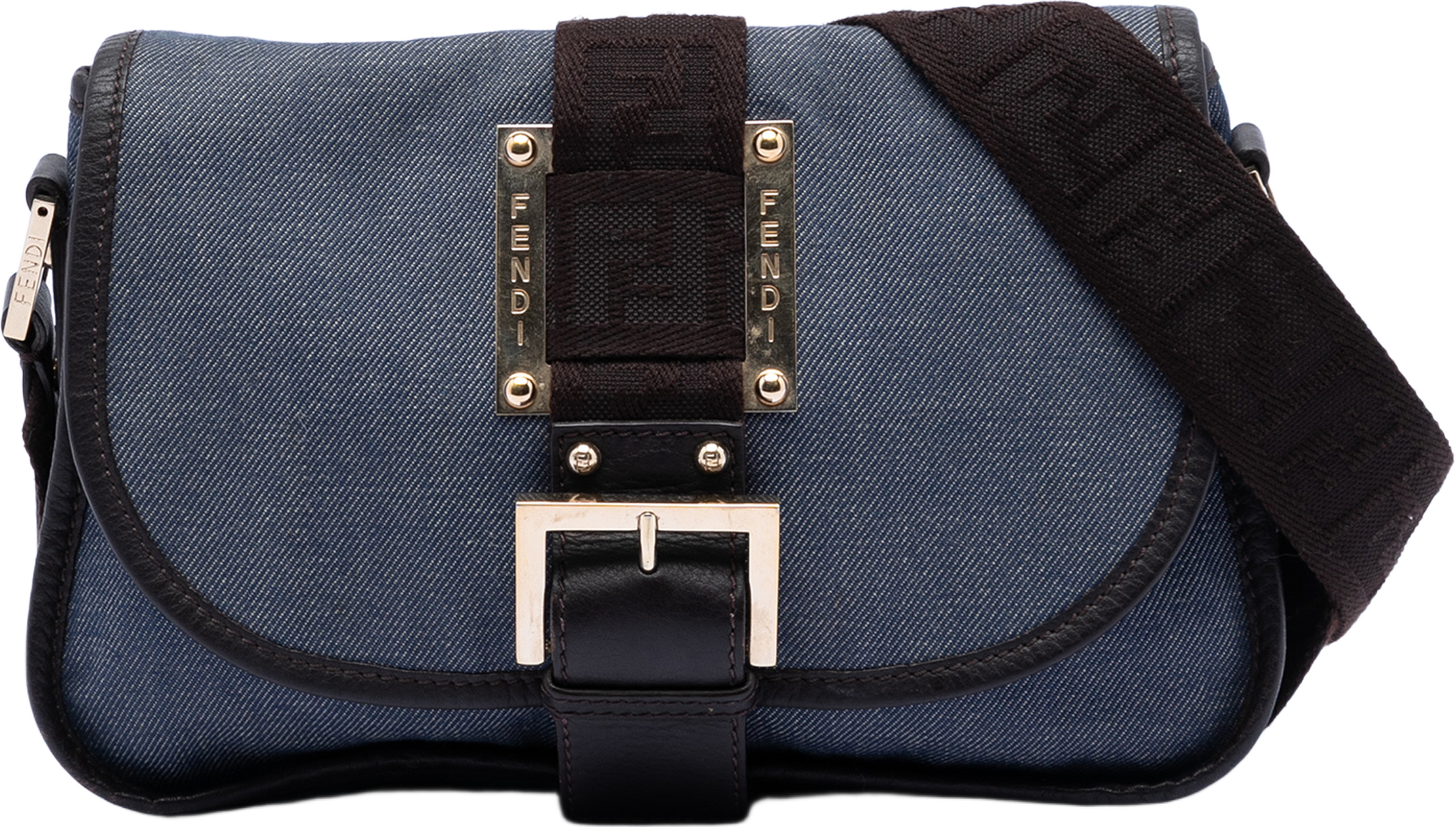 Fendi Zucca Trimmed Denim Buckle Flap, från Luxclusif, i färgen denim. Klicka för att öppna bilden i stort format