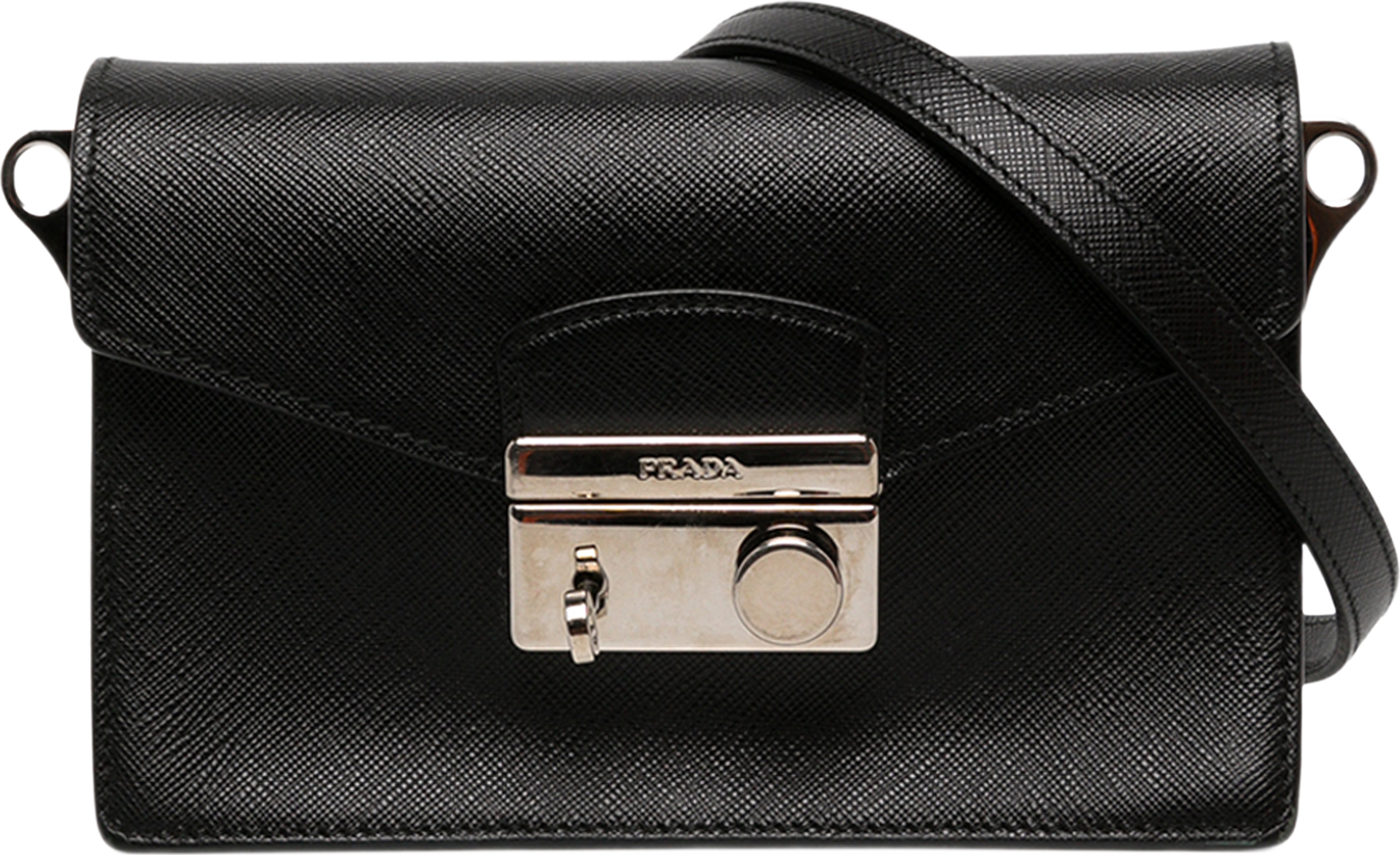 Prada Saffiano Lux Sound Lock Crossbody, från Luxclusif, i färgen svart. Klicka för att öppna bilden i stort format
