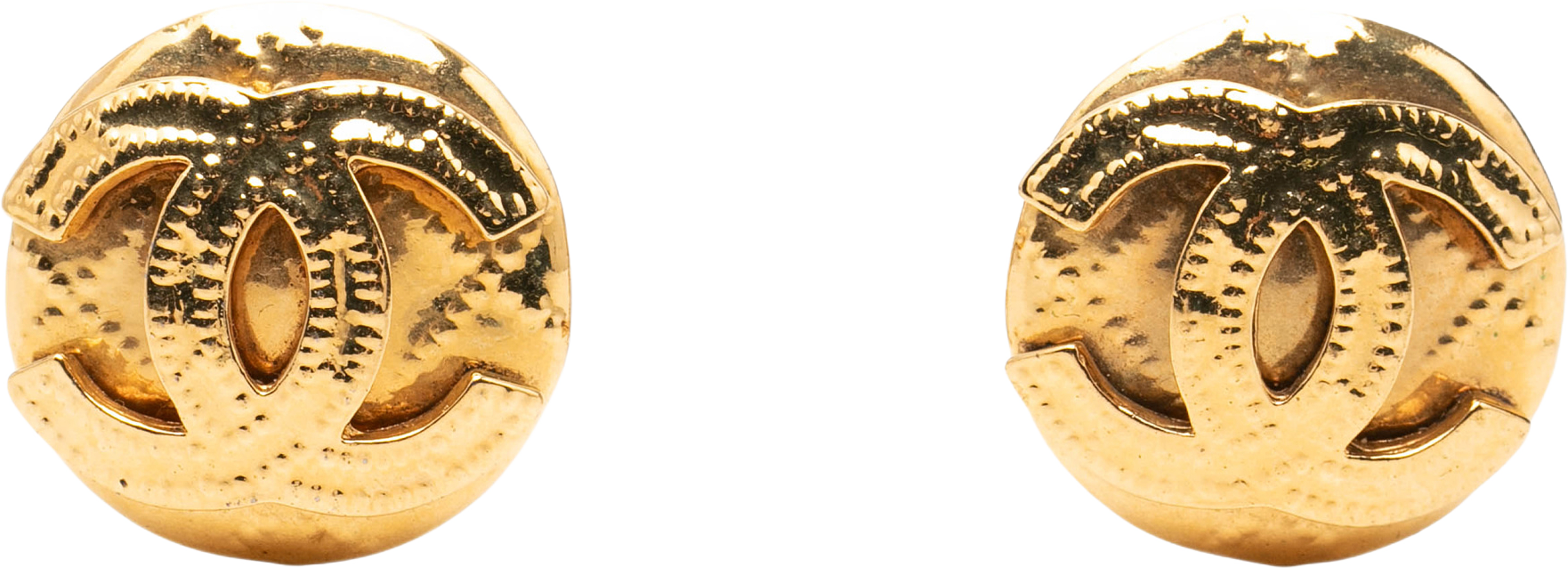 Chanel Cc Gold Plated Round Clip On Earrings, från Luxclusif, i färgen guld. Klicka för att öppna bilden i stort format