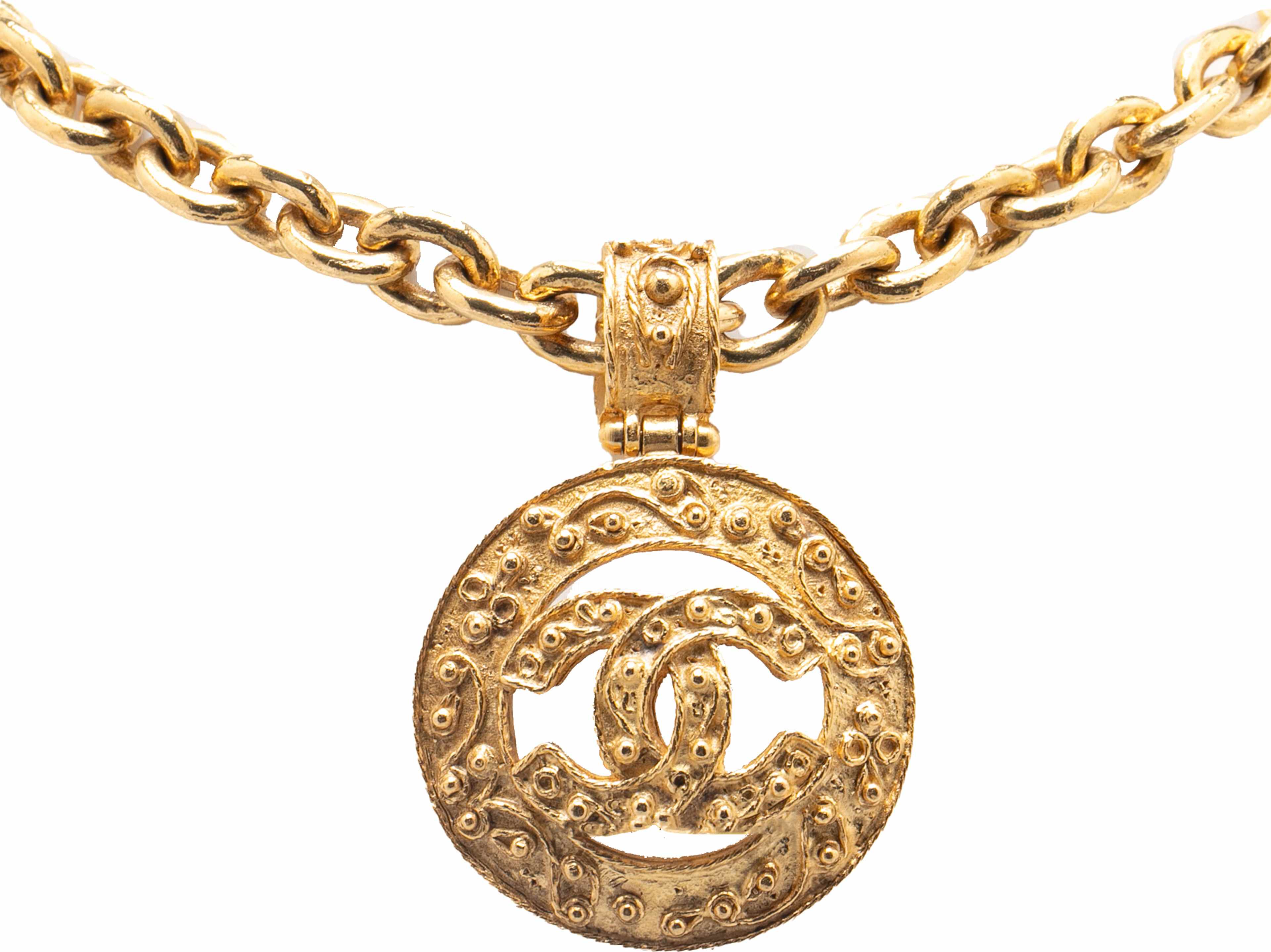 Chanel Gold Plated Cc Round Pendant Necklace, från Luxclusif, i färgen gold.