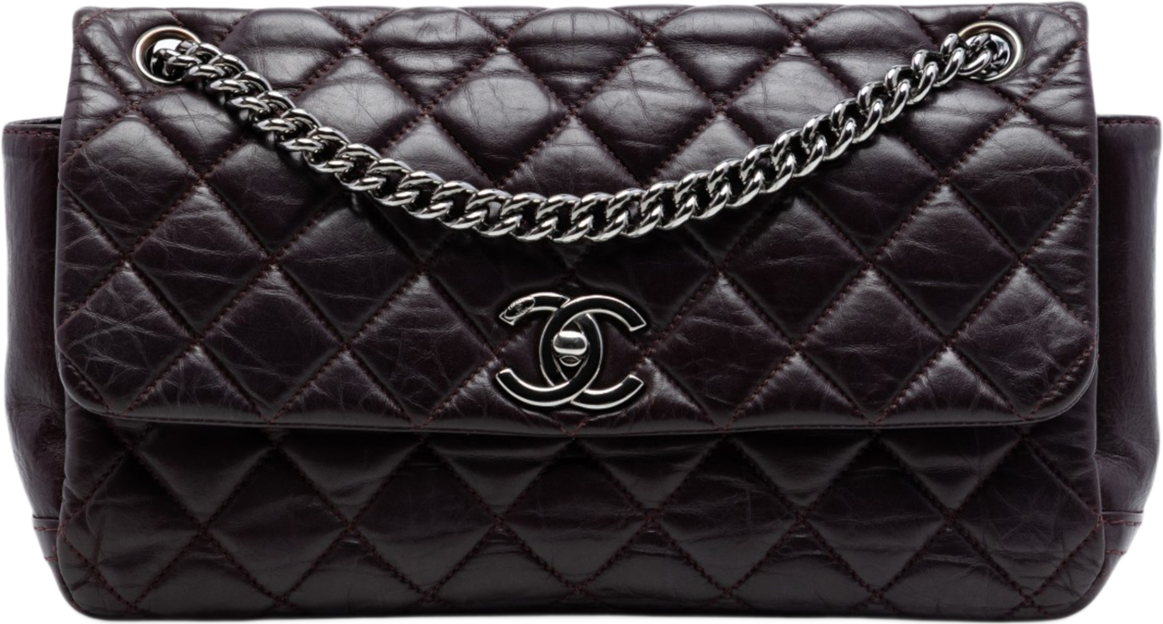 Chanel Small Aged Calfskin Lady Pearly Flap, från Luxclusif, i färgen plum. Klicka för att öppna bilden i stort format