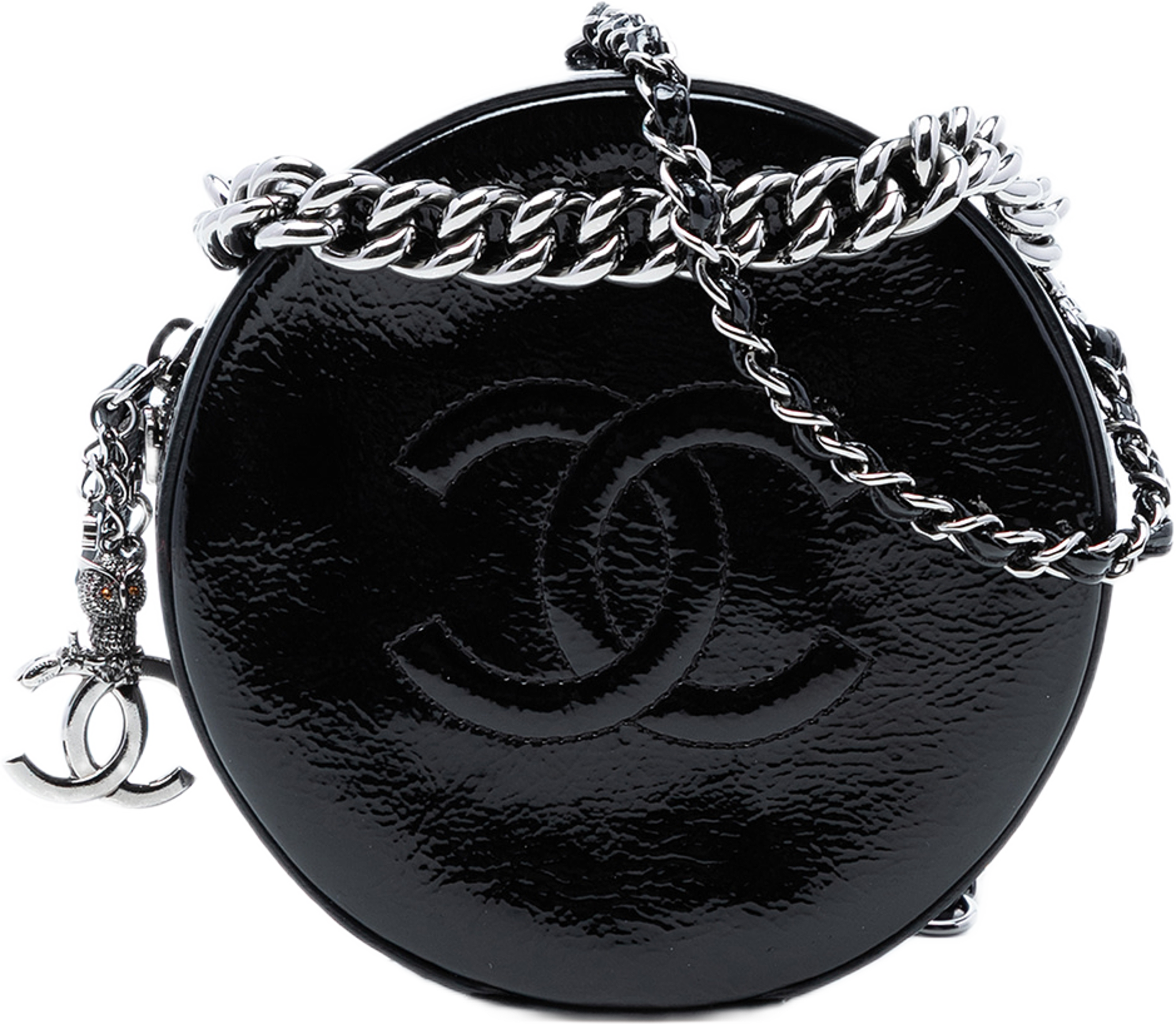 Chanel Patent Round As Earth Bag, från Luxclusif, i färgen svart. Klicka för att öppna bilden i stort format