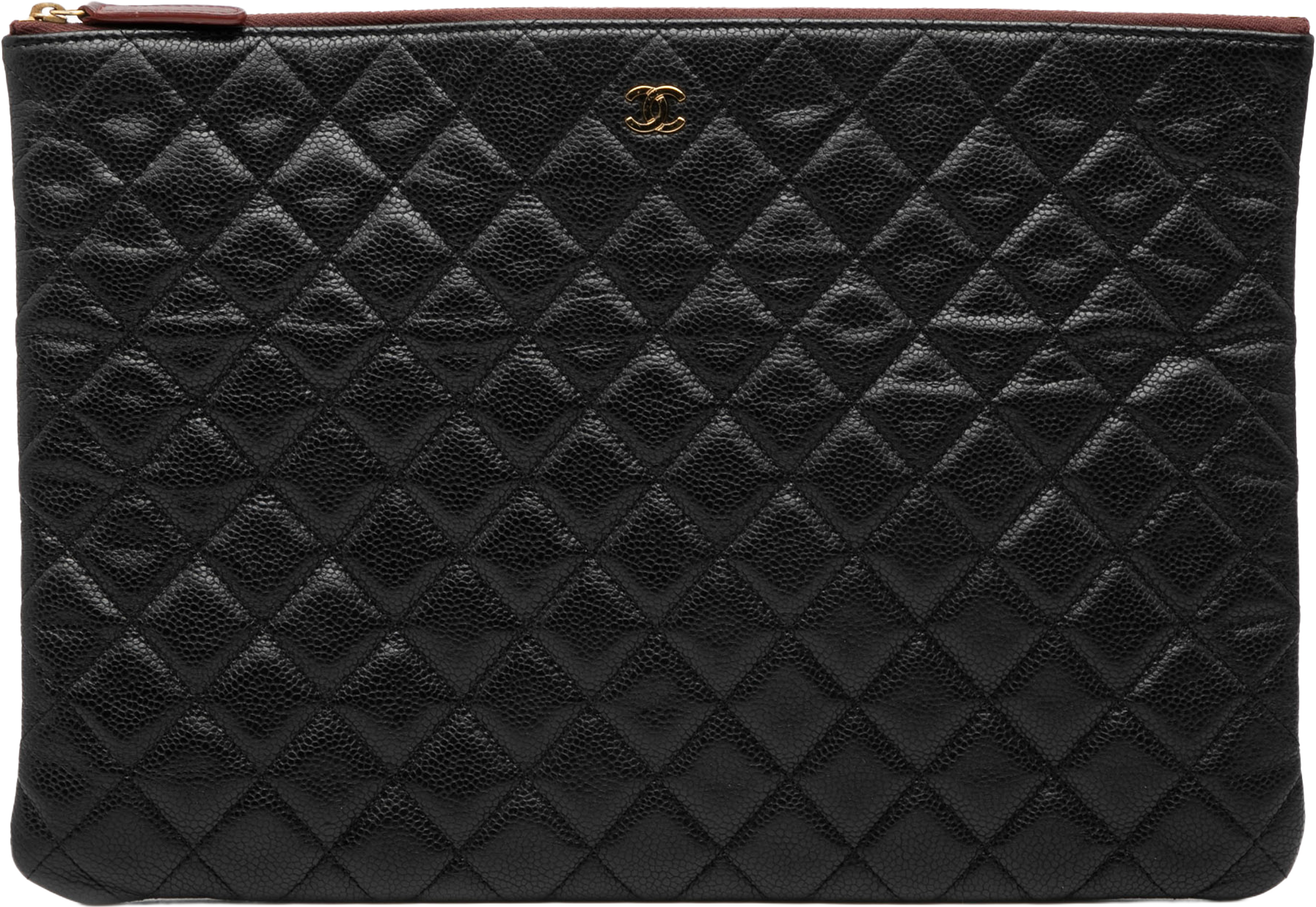 Chanel Large Quilted Caviar O Case Clutch, från Luxclusif, i färgen black. Klicka för att öppna bilden i stort format