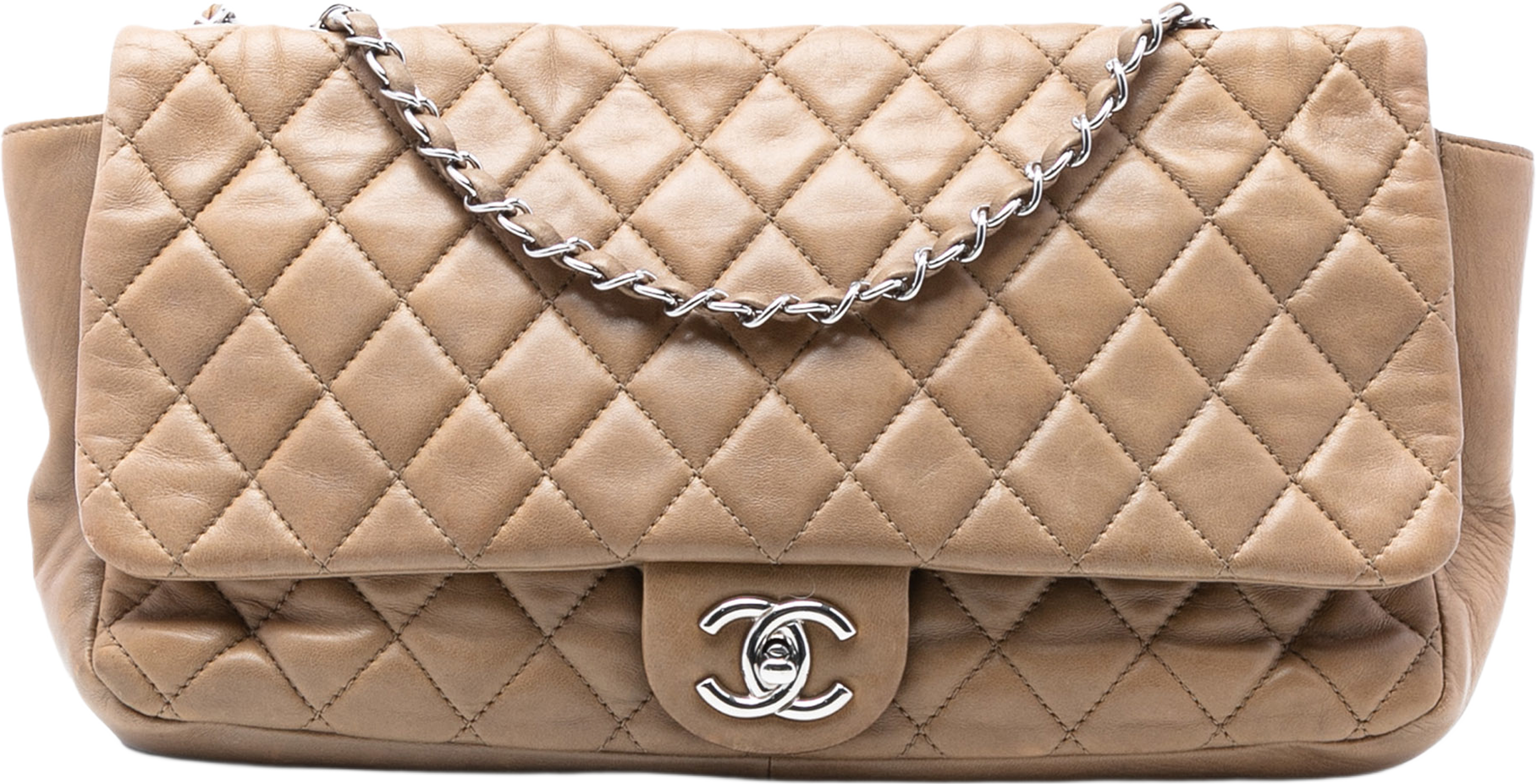 Chanel Jumbo Quilted Lambskin Coco Rain Flap, från Luxclusif, i färgen dark khaki. Klicka för att öppna bilden i stort format