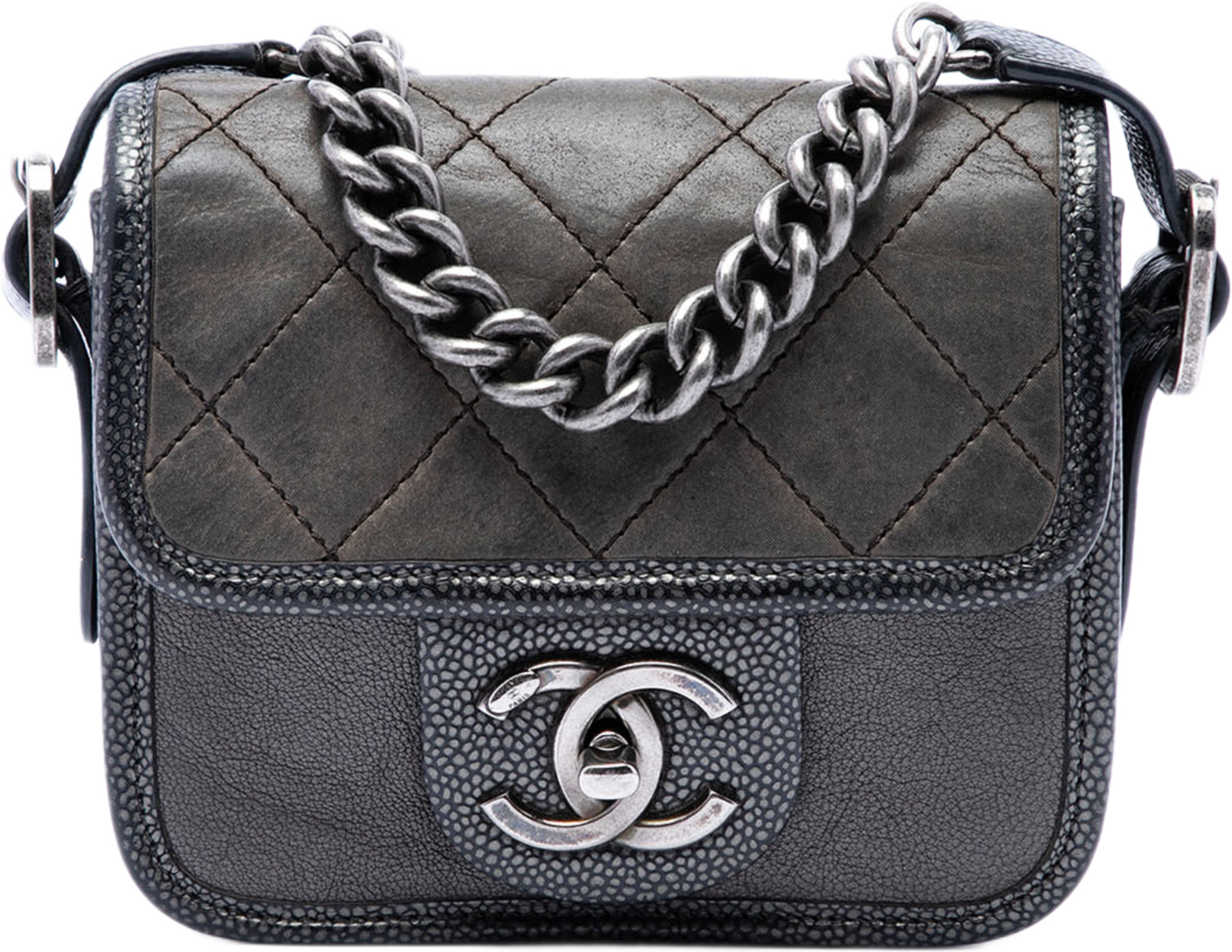 Chanel Paris Bombay Mini Quilted Iridescent Calfskin Back To School Single Flap, från Luxclusif, i färgen grå. Klicka för att öppna bilden i stort format