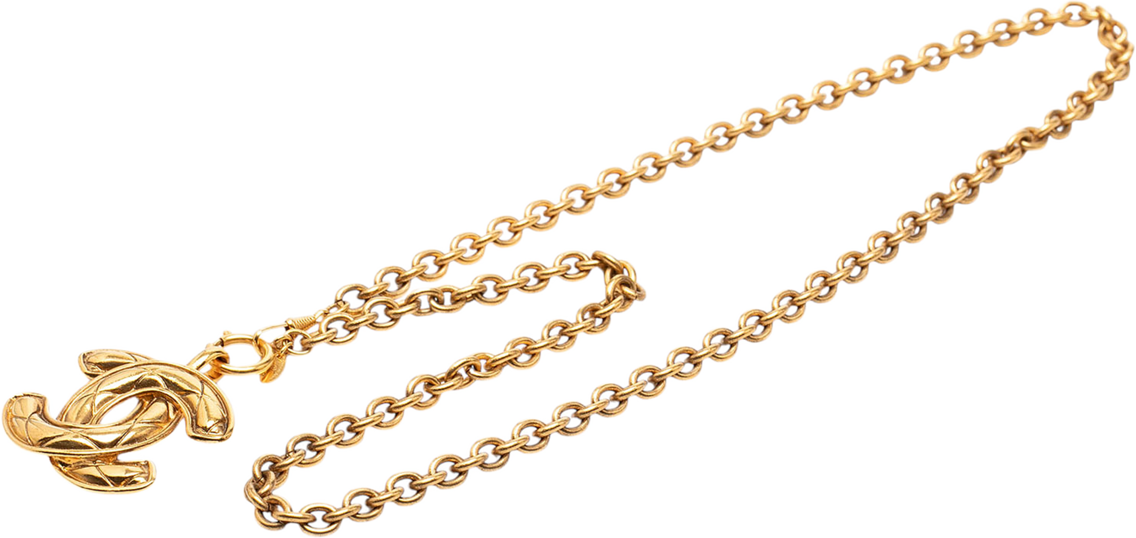 Chanel Cc Gold Plated Quilted Pendant Necklace, från Luxclusif, i färgen guld. Klicka för att öppna bilden i stort format