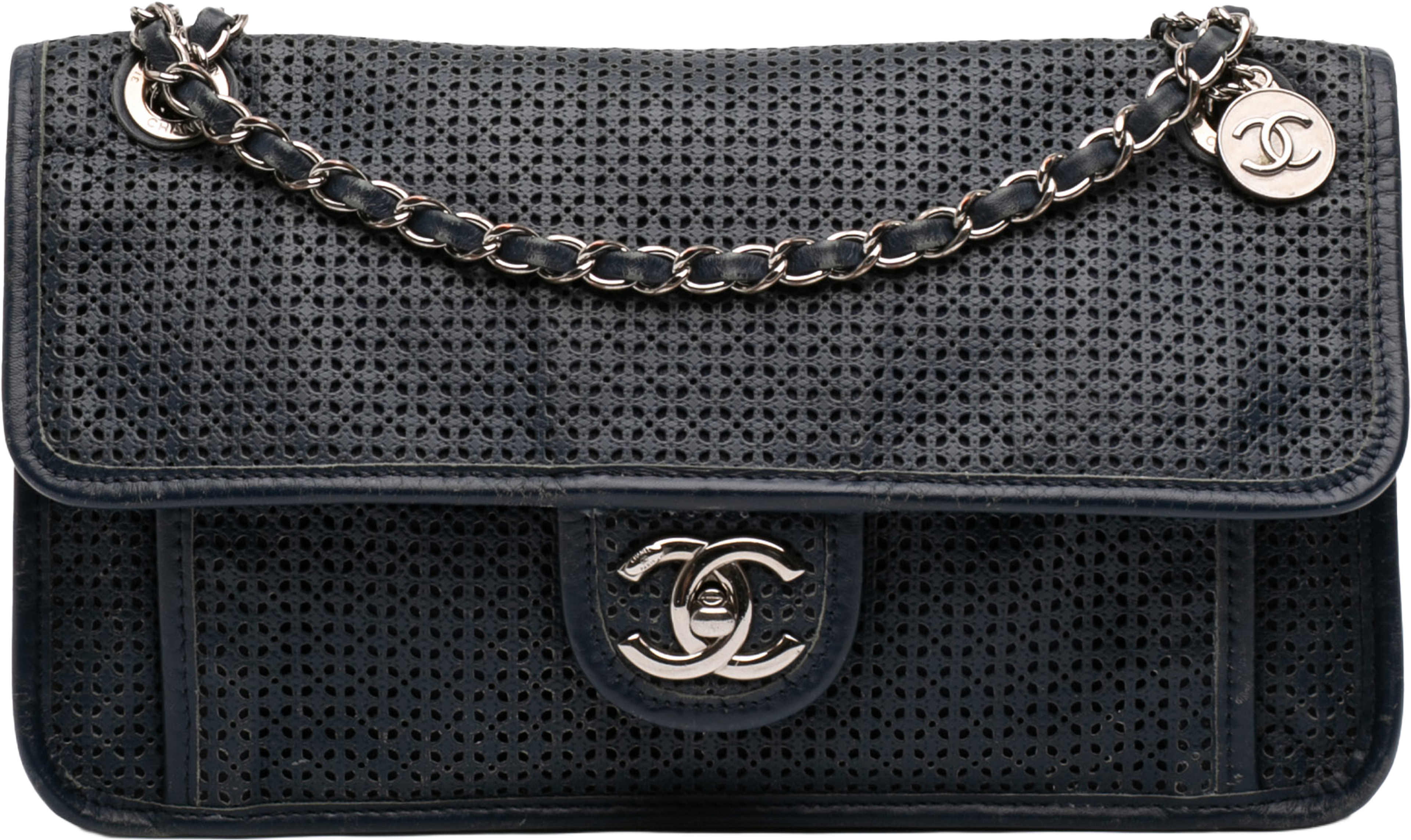 Chanel Medium Perforated Calfskin Up In The Air Flap, från Luxclusif, i färgen navy. Klicka för att öppna bilden i stort format