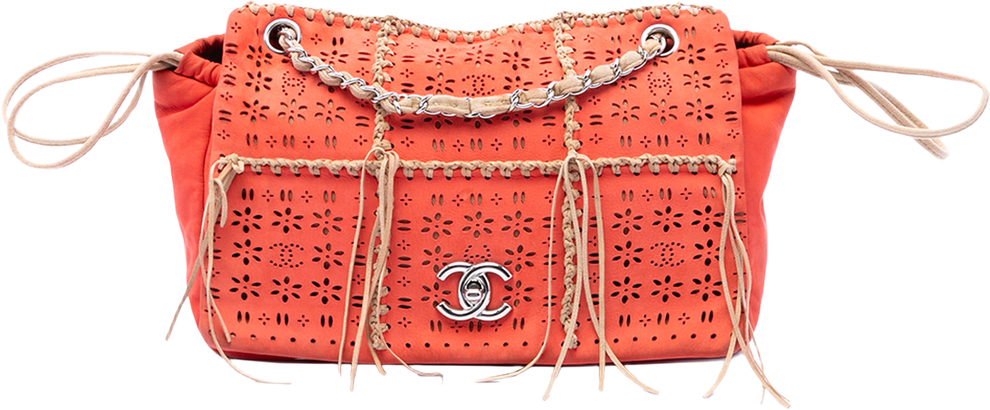 Chanel Laser Cut Fringe Suede Flap, från Luxclusif, i färgen orange. Klicka för att öppna bilden i stort format