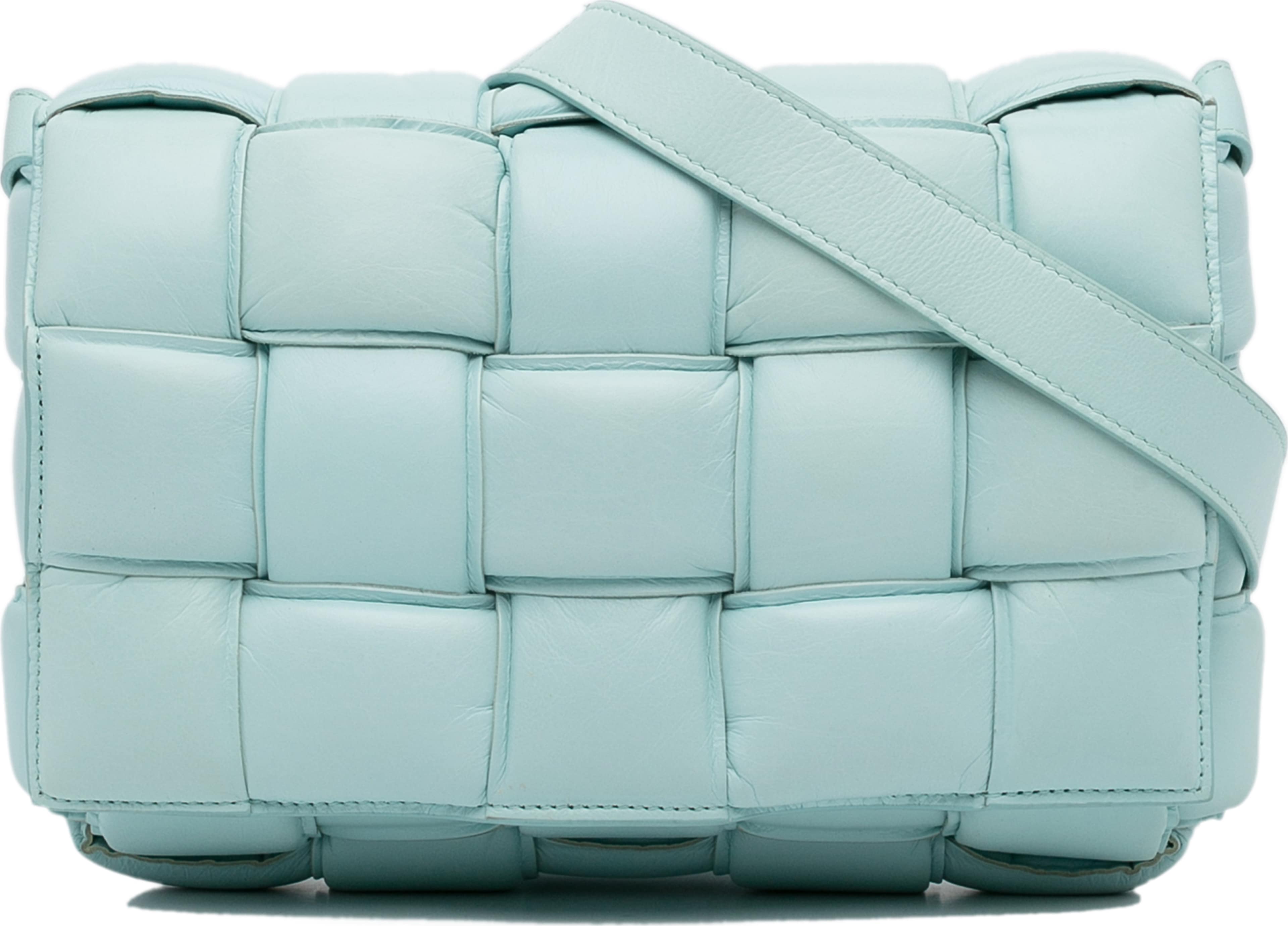 Bottega Veneta Nappa Intrecciato Padded Cassette Crossbody, från Luxclusif, i färgen light blue. Klicka för att öppna bilden i stort format
