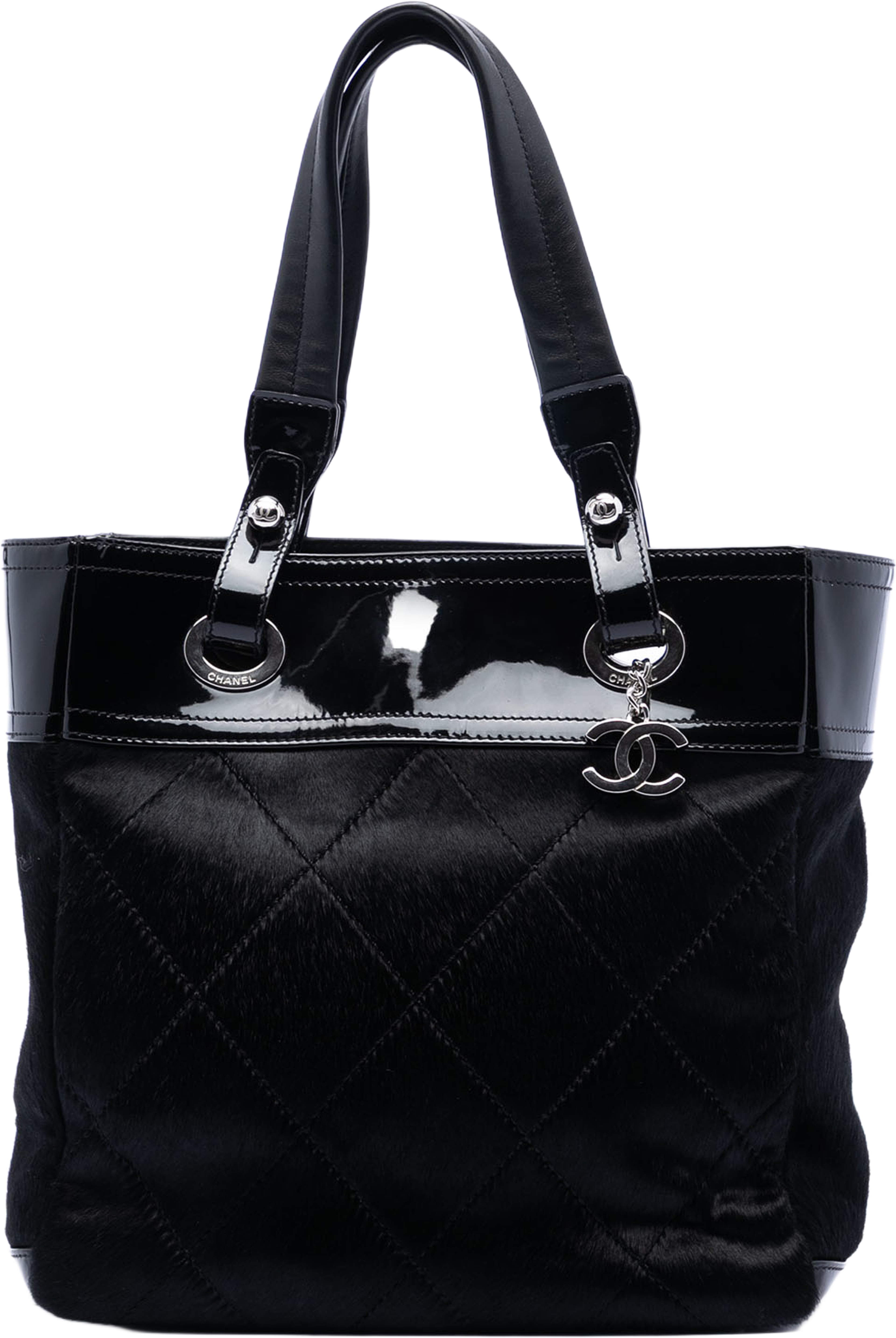 Chanel Small Quilted Pony Hair And Patent Paris Biarritz Tote, från Luxclusif, i färgen black. Klicka för att öppna bilden i stort format