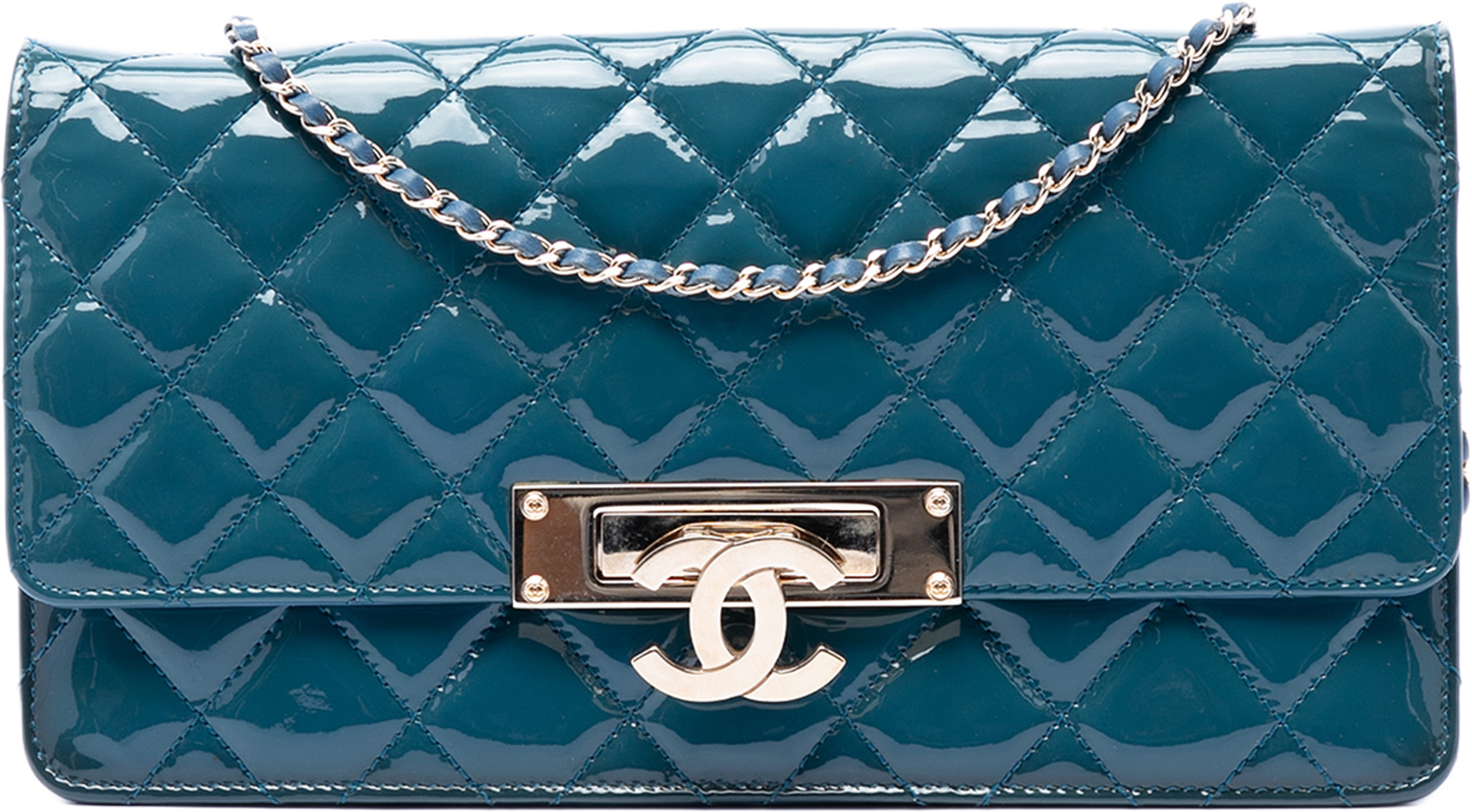 Chanel Quilted Patent Golden Class East West Wallet On Chain, från Luxclusif, i färgen peacock. Klicka för att öppna bilden i stort format