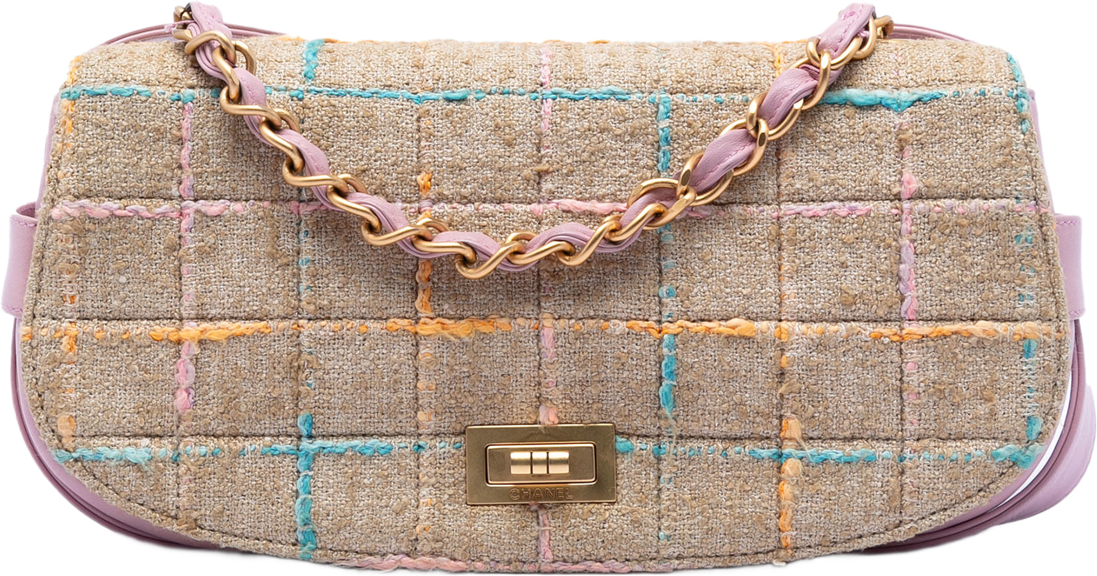 Chanel Chocolate Bar Tweed Mademoiselle Turnlock Flap, från Luxclusif, i färgen beige. Klicka för att öppna bilden i stort format