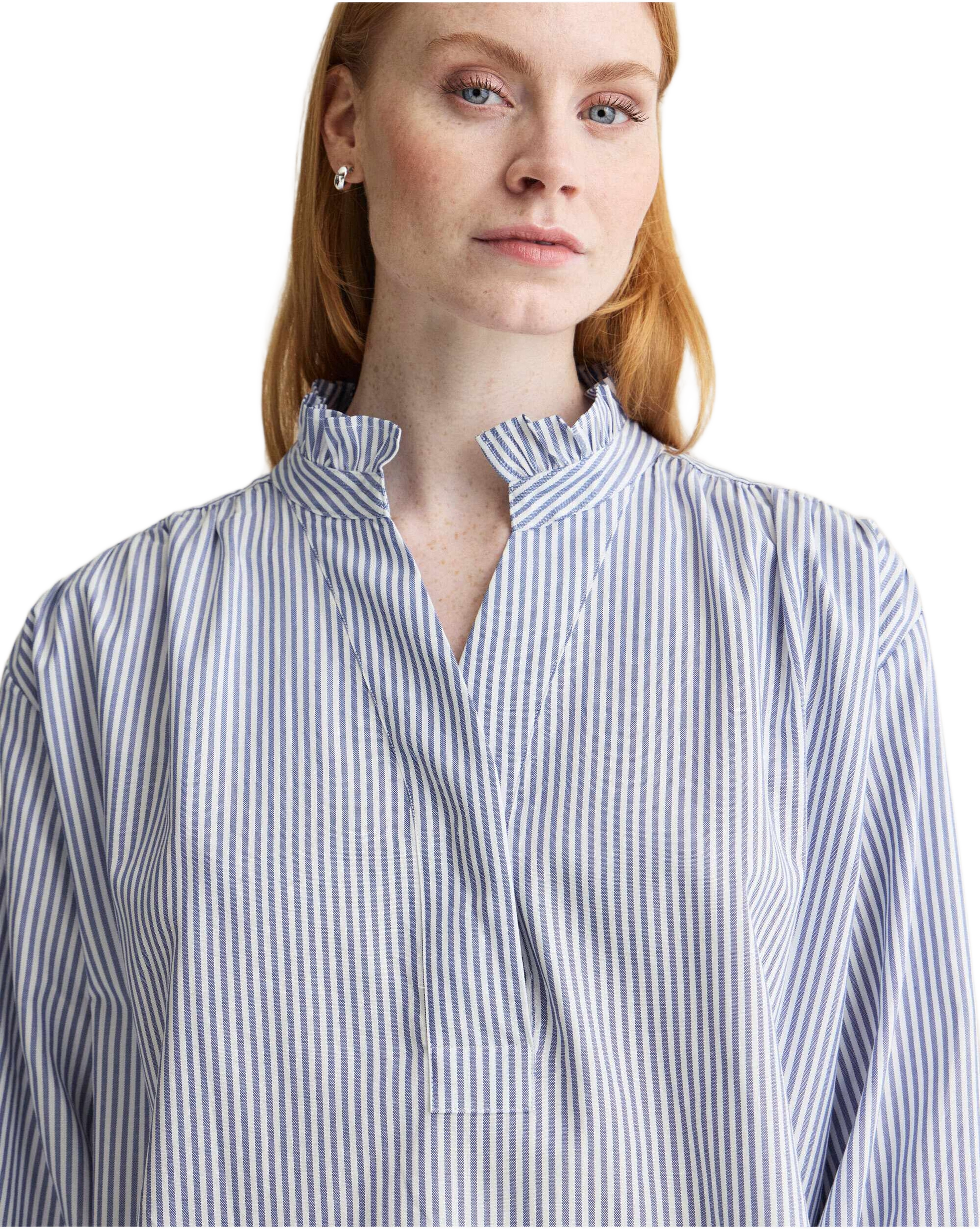 Margaux Oxford Blouse, från Newhouse, i färgen marinblå. Klicka för att öppna bilden i stort format