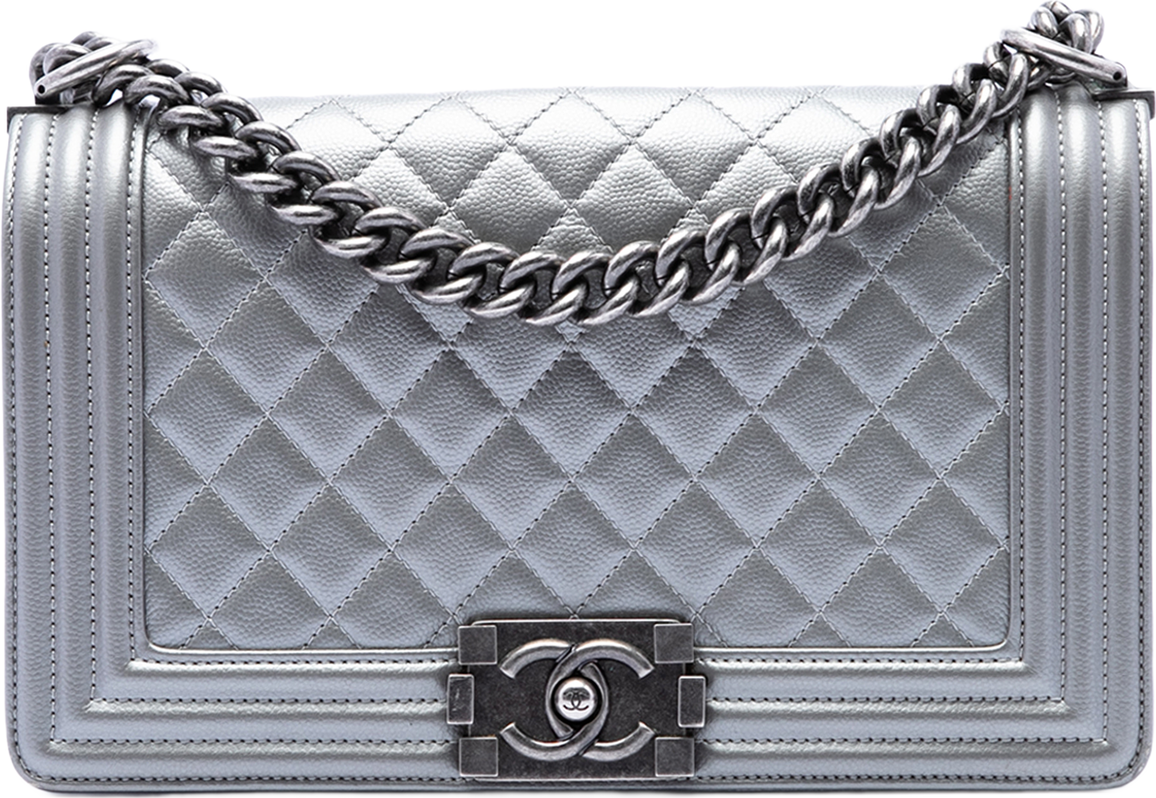 Chanel Old Medium Quilted Metallic Caviar Boy Flap, från Luxclusif, i färgen silver. Klicka för att öppna bilden i stort format